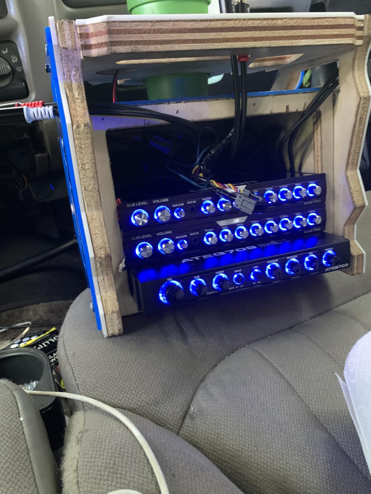 Autotek ATEQ709 4-Band Audio Equalizer with Built-in 2-Way Crossover, 9 Volts, 1/2 DIN, re-amp EQ with Front/Rear Active Crossover, and Selectable 12dB high-Pass Crossover, Black customer photo 1