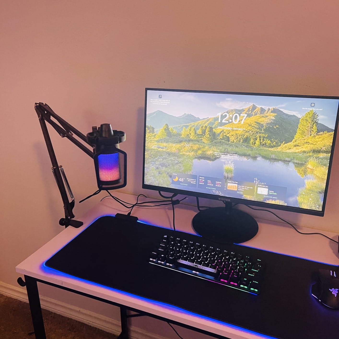 FIFINE Gaming PC USB Microphone, Podcast Condenser Mic with Boom Arm, Pop Filter, Mute Button for Streaming, Twitch, Online Chat, RGB Computer Mic for PS4/5 PC Gamer Youtuber-AmpliGame A6T customer photo 1