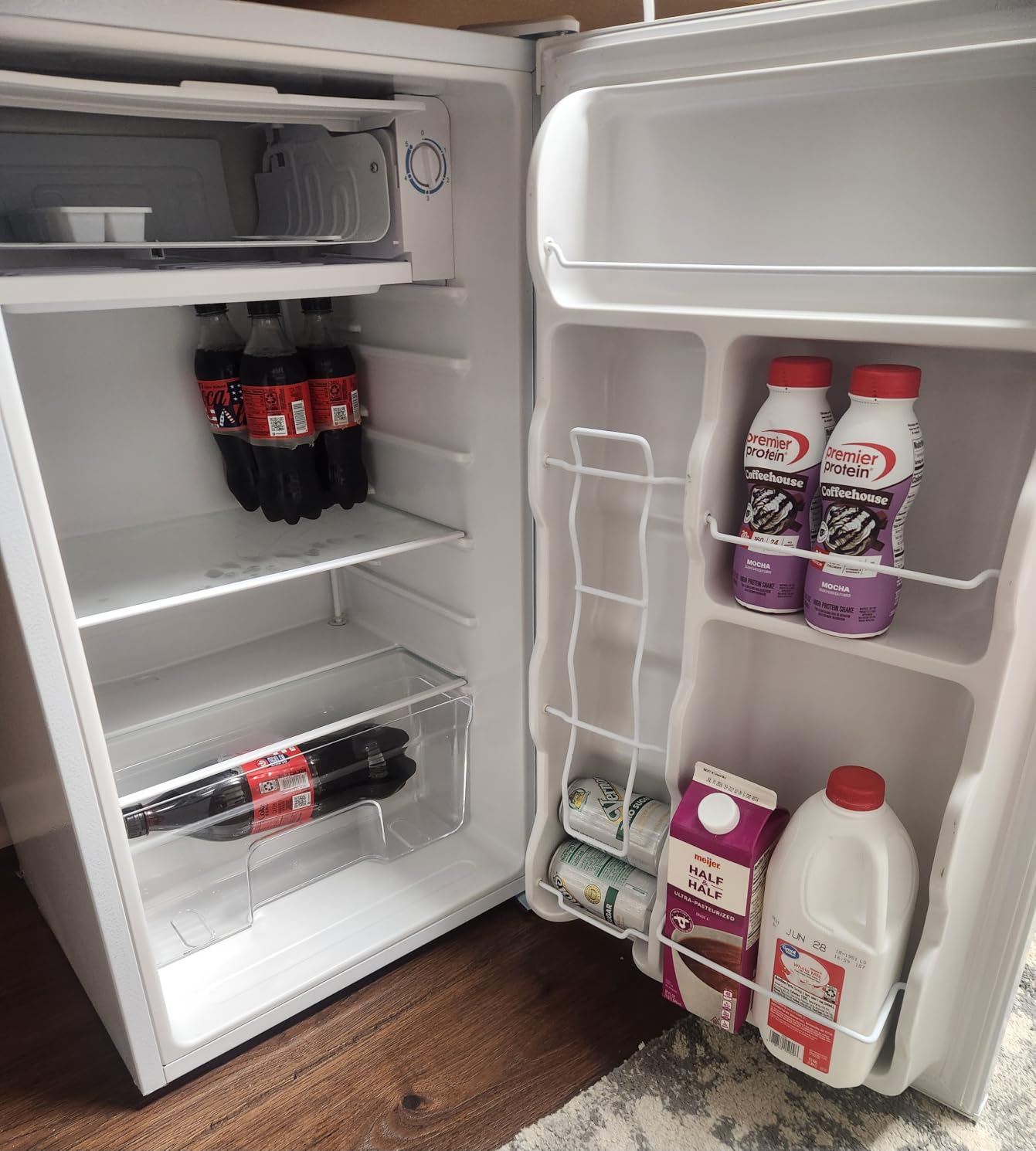 Upstreman 3.2 Cu.Ft Mini Fridge with Freezer, Black-BR321 customer photo 1