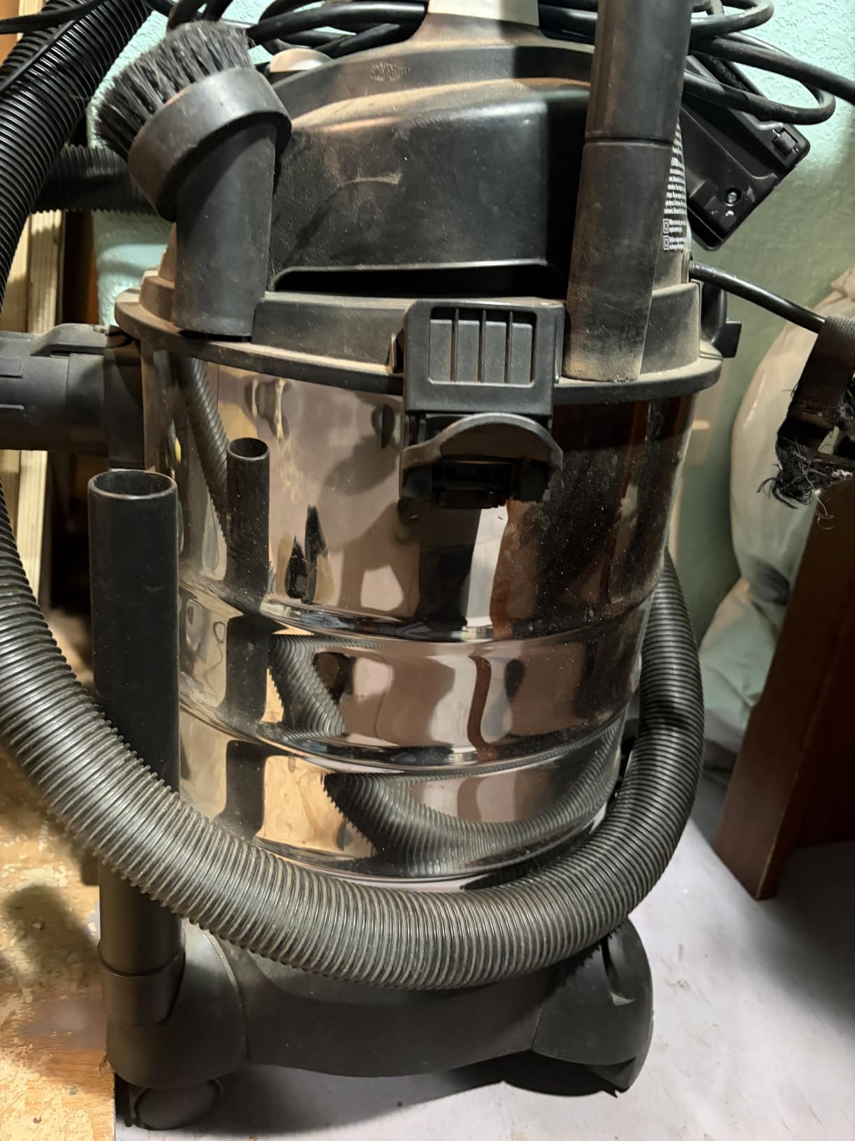 Amazon Basics Wet Dry Shop Vacuum Cleaner, 4 Gallon, 3 HP Stainless Steel customer photo 2