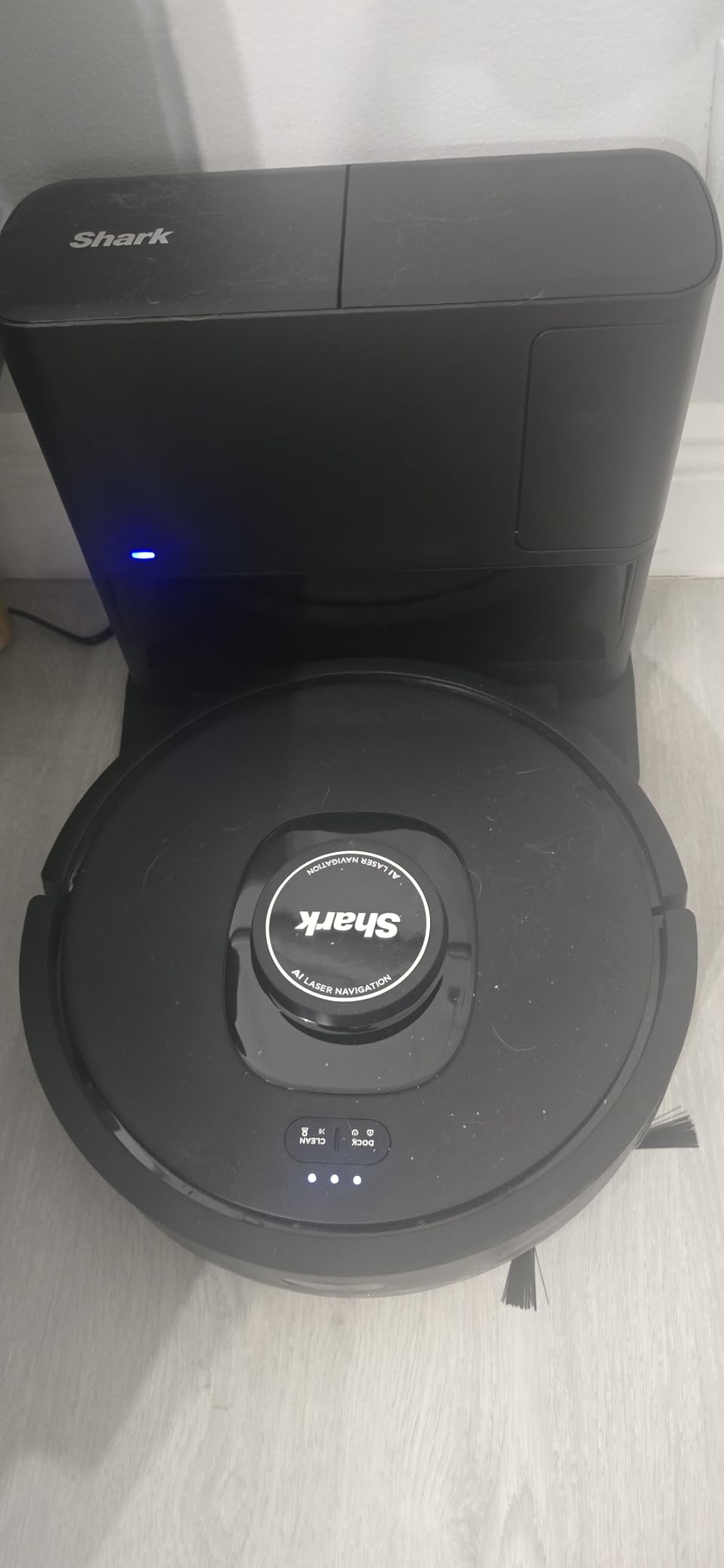 Shark AI Ultra Robot Vacuum, Black/Silver, AV2511AE | Matrix Clean, 360° LiDAR Home Mapping, 60-Day Bagless Self-Empty Base, Self-Cleaning Brushroll, Works with Alexa, Wi-Fi customer photo 1