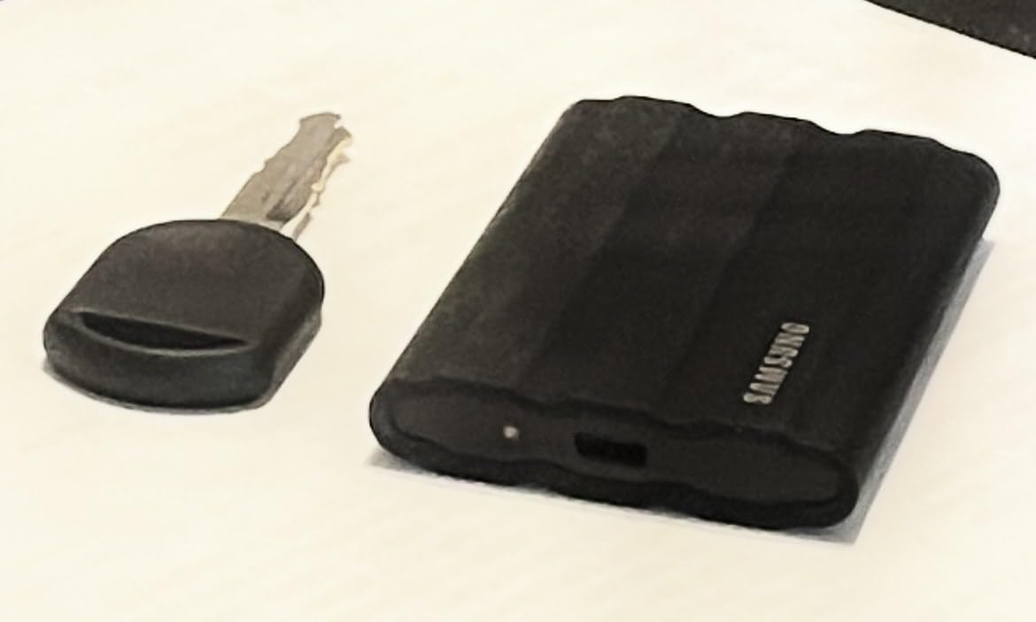 Samsung T7 Shield Portable SSD 2TB, USB 3.2 Gen 2, Up to 1,050 MB/s | Rugged, IP65 Water Resistant, for Photographers, Content Creators and Gaming, External Solid State Drive (MU-PE2T0R/AM), Blue customer photo 1
