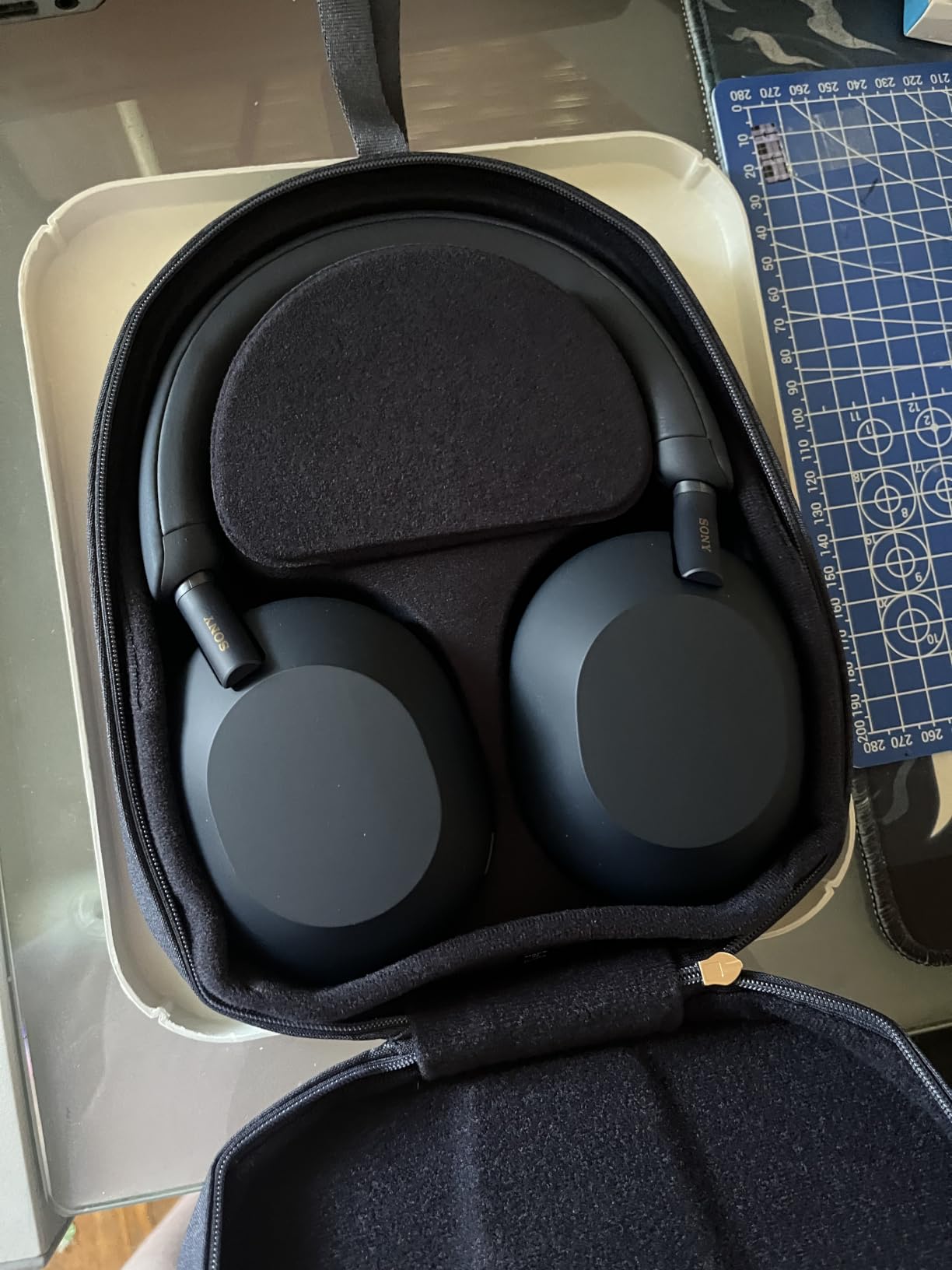 Sony WH-1000XM5 Premium Noise Cancelling Wireless Headphones, Silver | Auto NC Optimizer, Up to 30 Hrs of Battery, Carrying Case, Crystal Clear Calls, Touch Control, Multipoint Connection customer photo 2