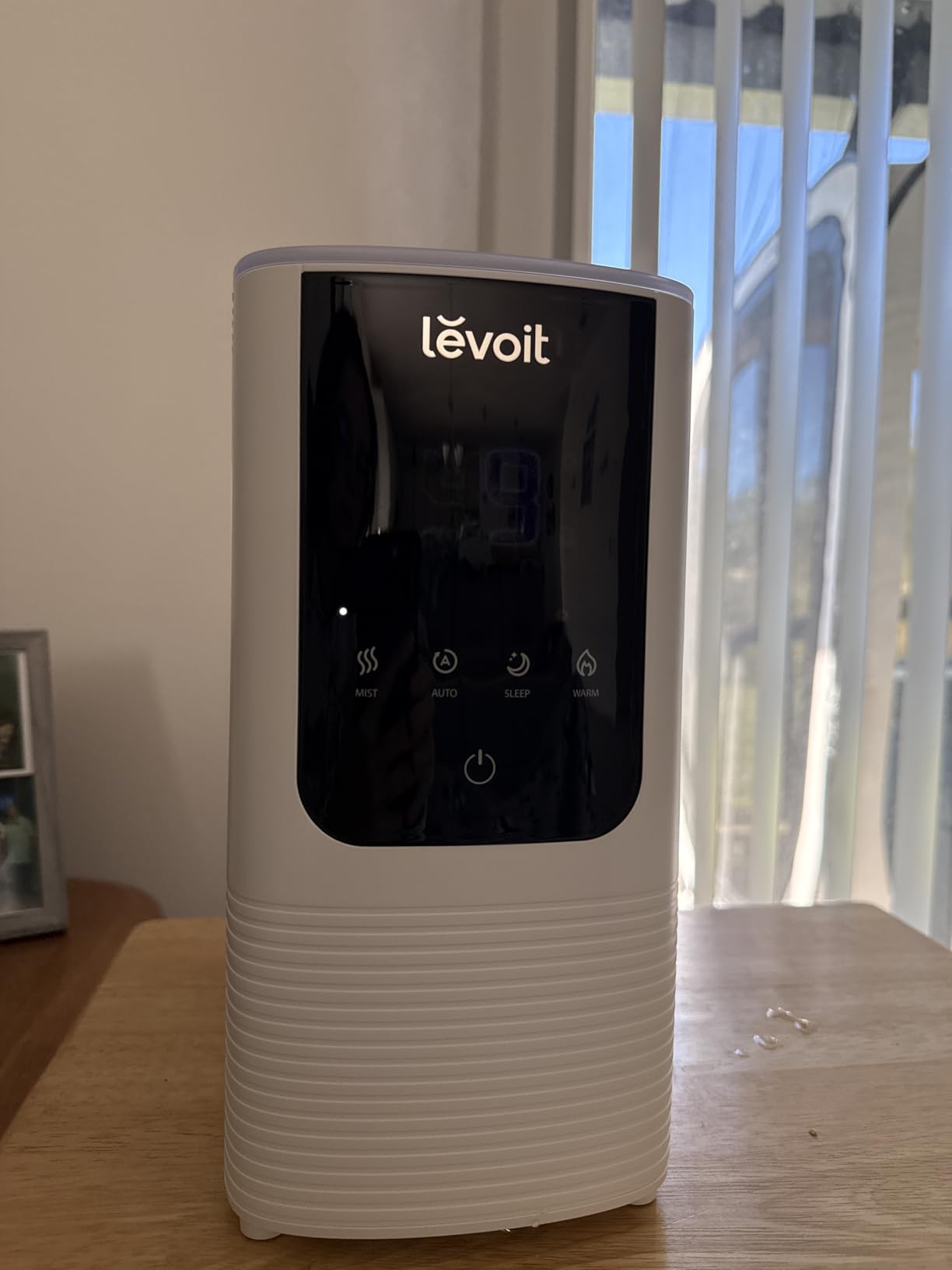 Levoit Humidifiers for Bedroom, Smart Warm and Cool Mist, Symptom Relief | OasisMist 4.5L Top-Fill Tank Runs 45H, Large Room, Auto Customized Humidity, 26dB Quiet, Essential Oil, Easy to Clean, White customer photo 1