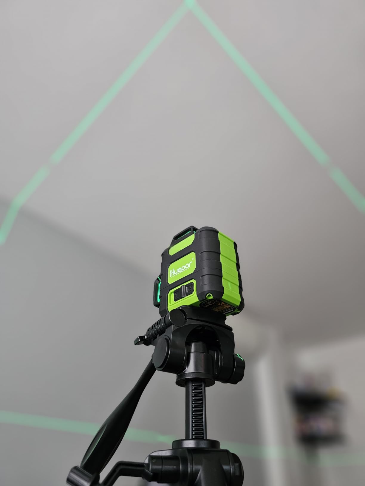 Huepar Laser Level 360 Self Leveling, Rechargeable Green Laser 3x360° Cross Line Lazer Leveler 3D Level Laser Tool for Construction and Picture Hanging, Strong Magnetic Bracket & Hard Carry Case -HM03CG customer photo 2