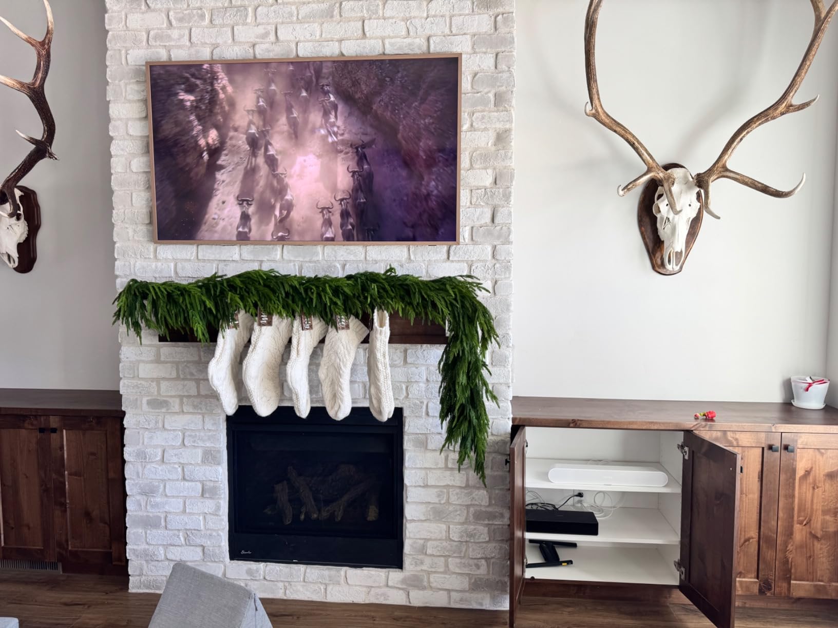 Sonos Ray - Compact Soundbar for TV and Music - White | Speech Enhancement for Clear Dialogue | Works with Sonos Sub Mini & Surrounds | AirPlay 2 & Ethernet | WiFi customer photo 2