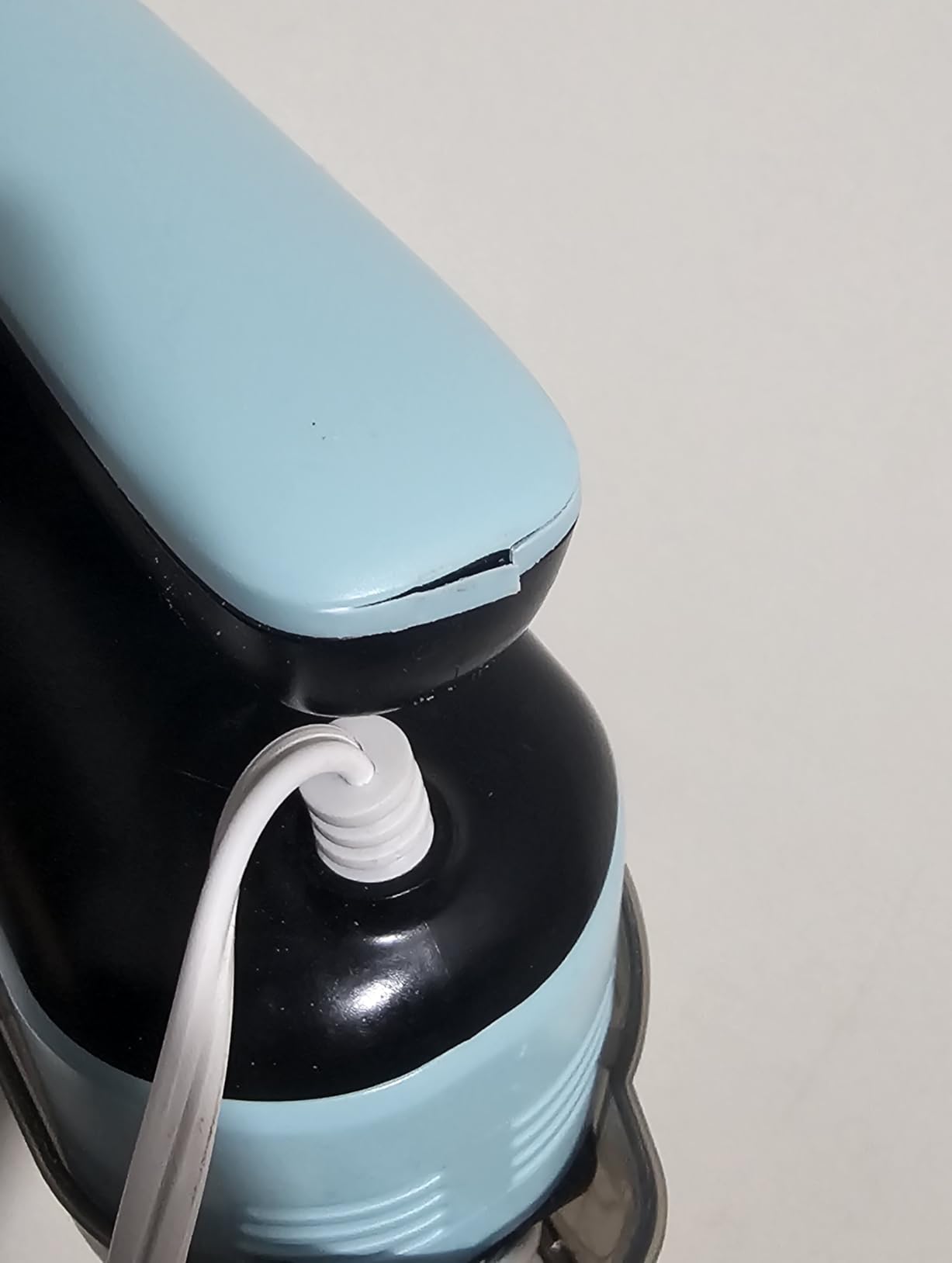 Yomelo 9-Speed Digital Hand Mixer Electric, 400W Powerful DC Motor, Hand Mixer Electric Handheld with Snap-On Storage Case, 5 Stainless Steel Accessories, Beaters, Dough Hooks, Whisk(Ice Blue/Black) customer photo 2