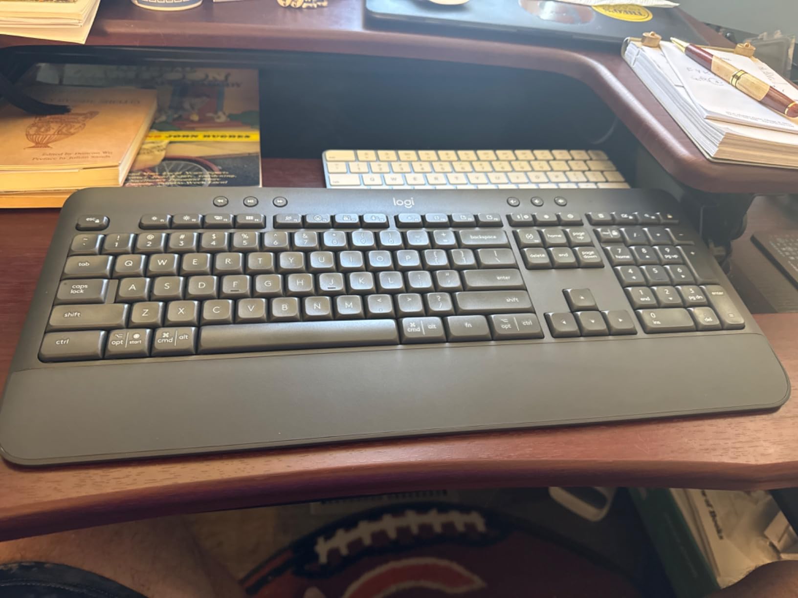 Logitech Signature K650 Comfort Full-Size Wireless Keyboard - Graphite customer photo 2