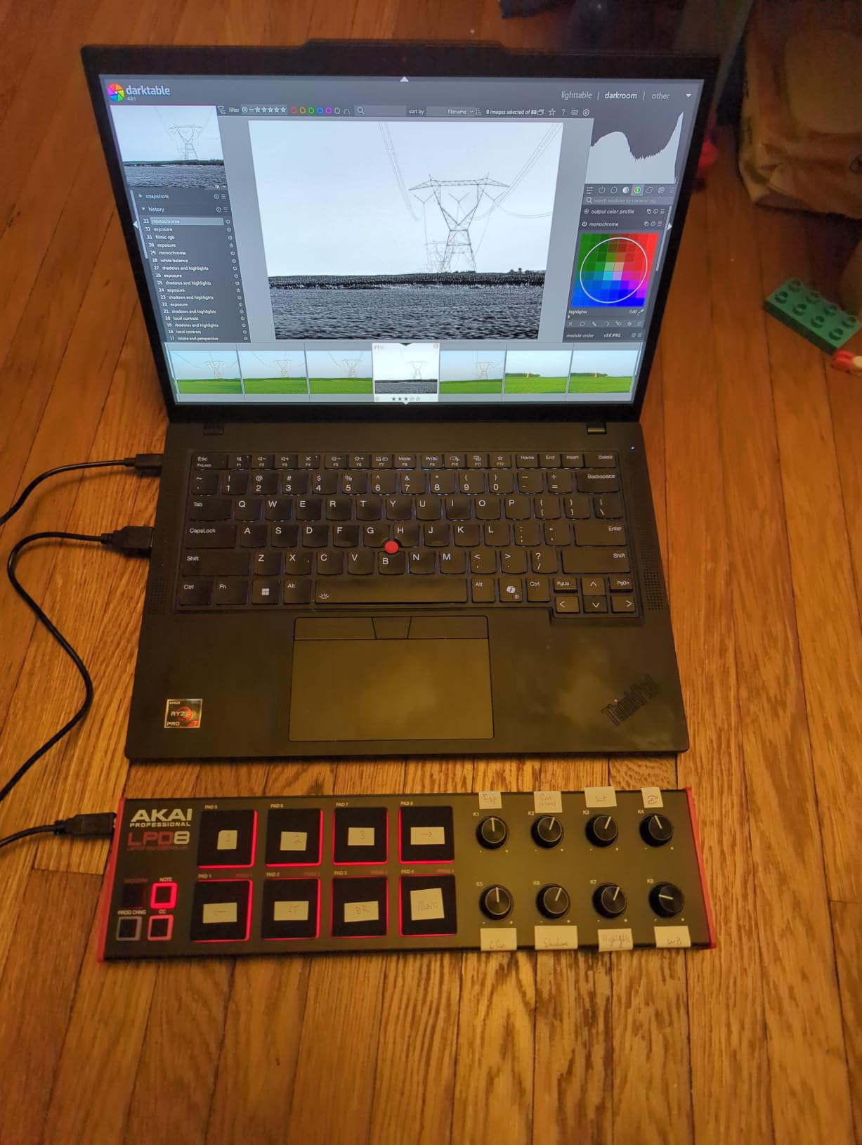 Akai Professional LPD8 USB MIDI Pad Controller | 8 RGB MPC Drum Pads, 8 Assignable Knobs, Universal DAW Compatibility, for Music Producers and Beat Makers customer photo 2