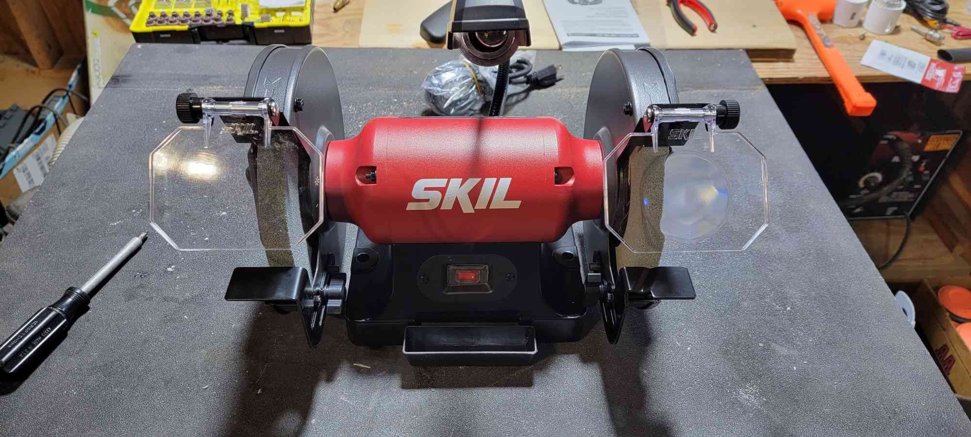 SKIL 3.0 Amp 8 In. Bench Grinder with Built-in Water Cooling Tray & LED Work Light - BI9502-00 customer photo 2