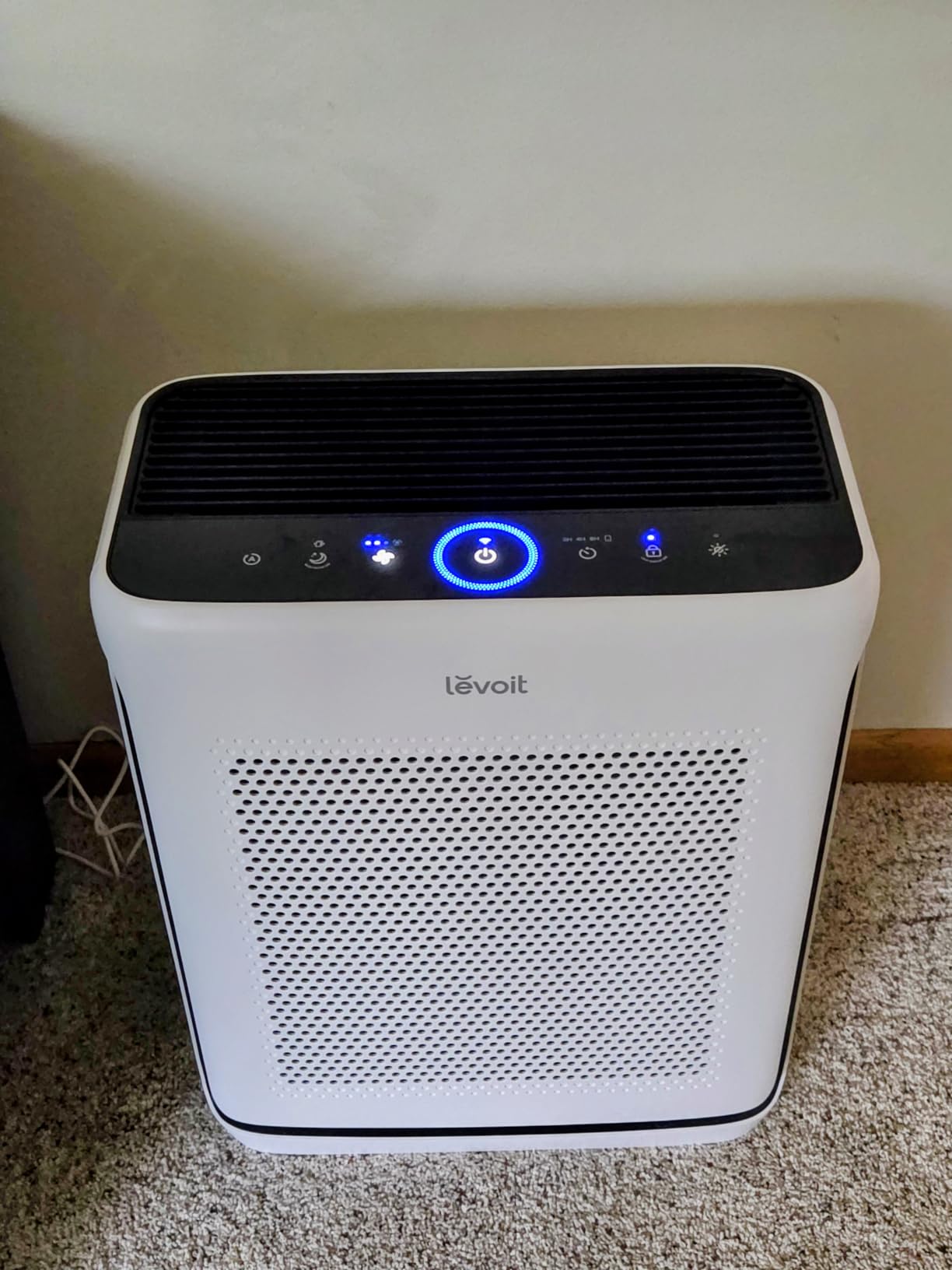 LEVOIT Air Purifiers for Home Large Room Up to 1875 Ft² with Washable Pre-Filter, AHAM VERIFIDE, Air Quality Monitor, HEPA Sleep Mode for Allergies, Pet Hair in Bedroom, Vital 200S-P, White customer photo 1