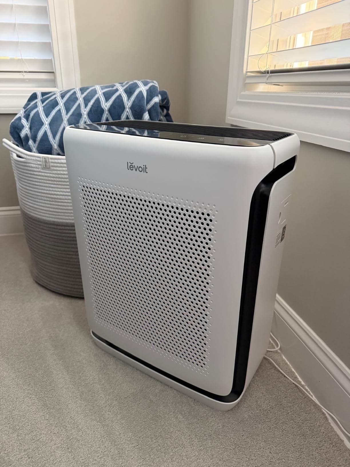 LEVOIT Air Purifiers for Home Large Room Up to 1875 Ft² with Washable Pre-Filter, AHAM VERIFIDE, Air Quality Monitor, HEPA Sleep Mode for Allergies, Pet Hair in Bedroom, Vital 200S-P, White customer photo 2