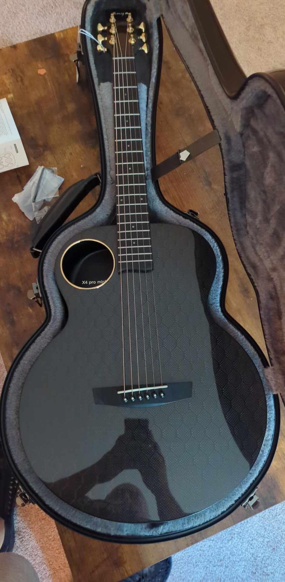 Enya X4 PRO MINI Carbon Fiber 36-Inch Smart Travel Acoustic-Electric Guitar with AcousticPlus Pickup, Built-In Effects, Onboard Tuner, Deluxe Hard Case customer photo 2