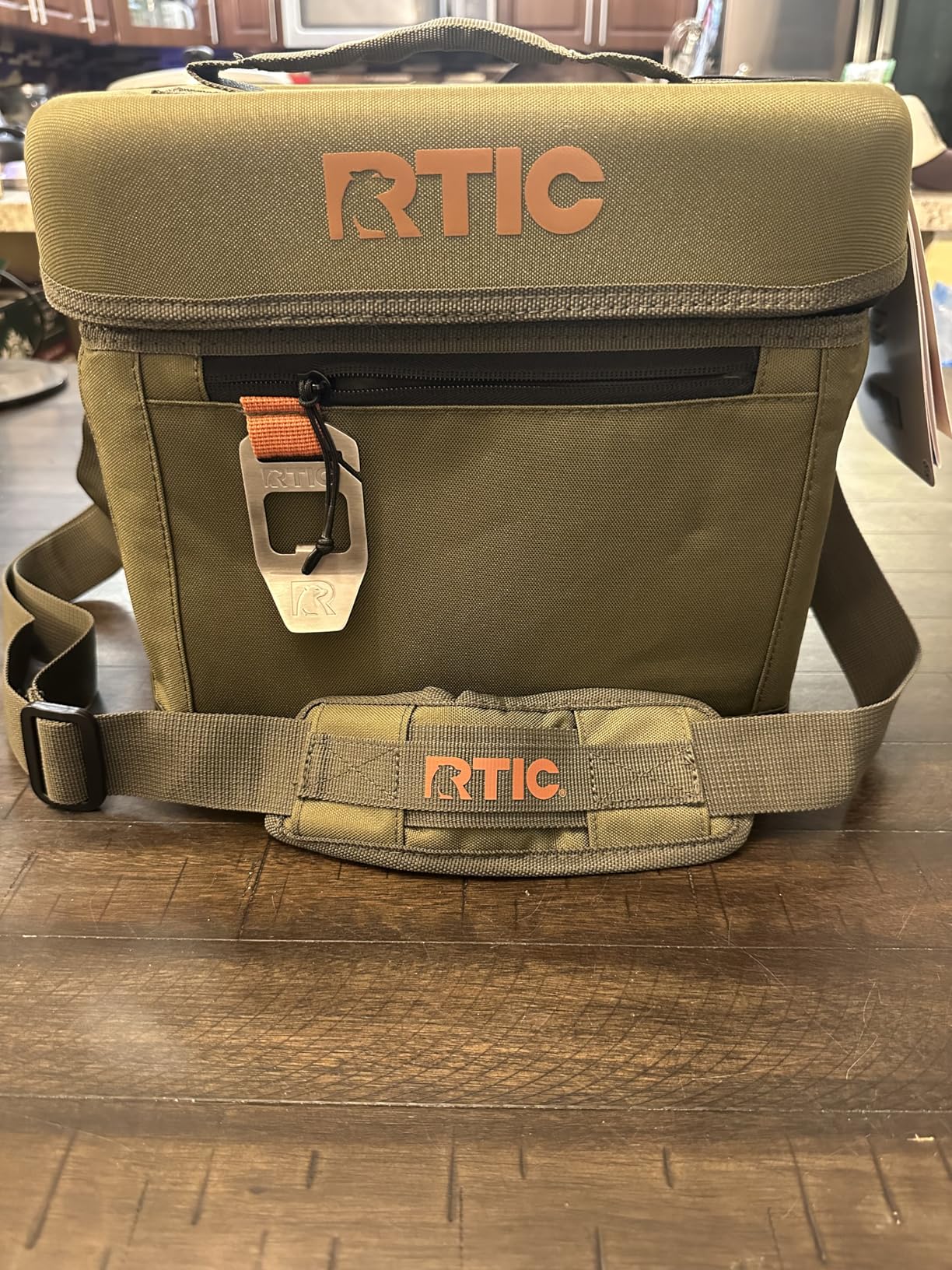 RTIC Everyday Cooler, Soft Sided Portable Insulated Cooling for Lunch, Beach, Drink, Beverage, Travel, Camping, Picnic, for Men and Women | Insulated Bag for Ice, Lunch, Beach, Drinks, Travel, Camping, Picnic, Car and Hiking customer photo 1