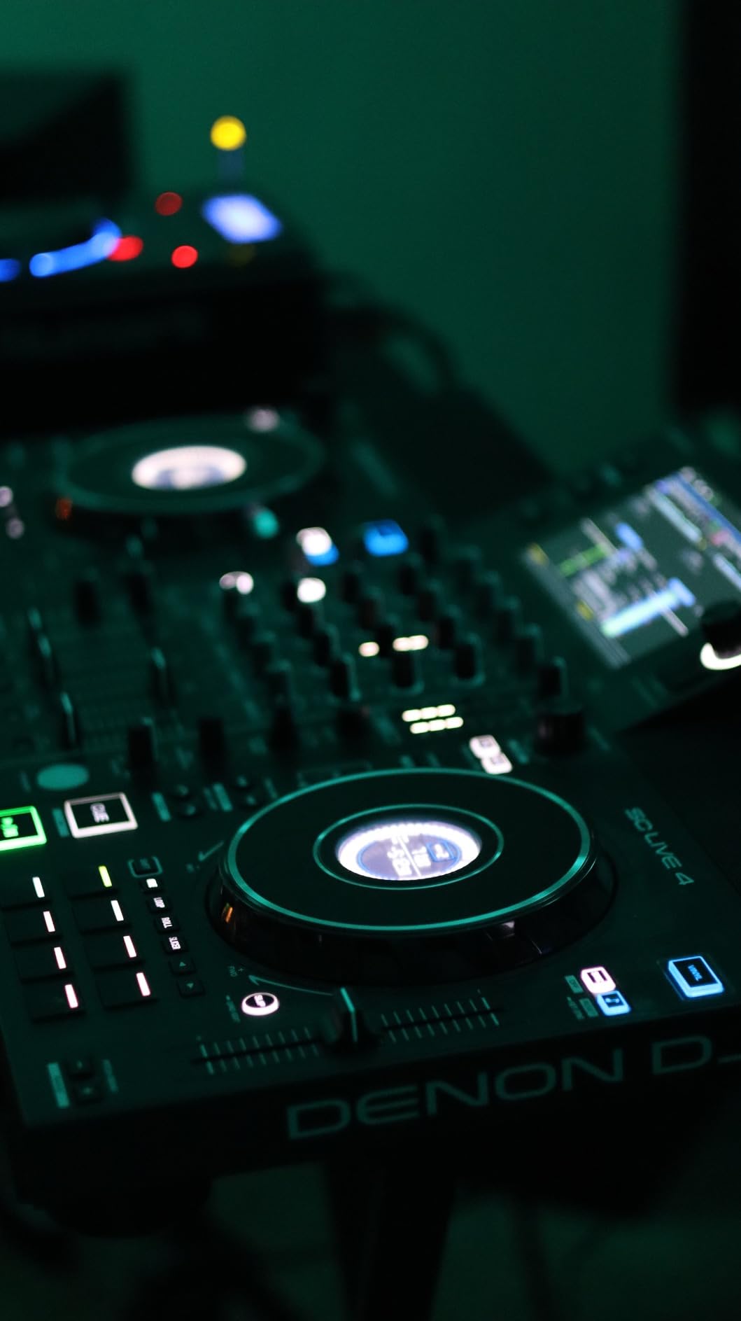 Denon DJ SC LIVE 4 Standalone DJ Controller Black | 4-Deck Controller with Stem Separation, Wi-Fi Streaming, Bluetooth, Built-In Speakers, Serato DJ, Virtual DJ Compatibility customer photo 2