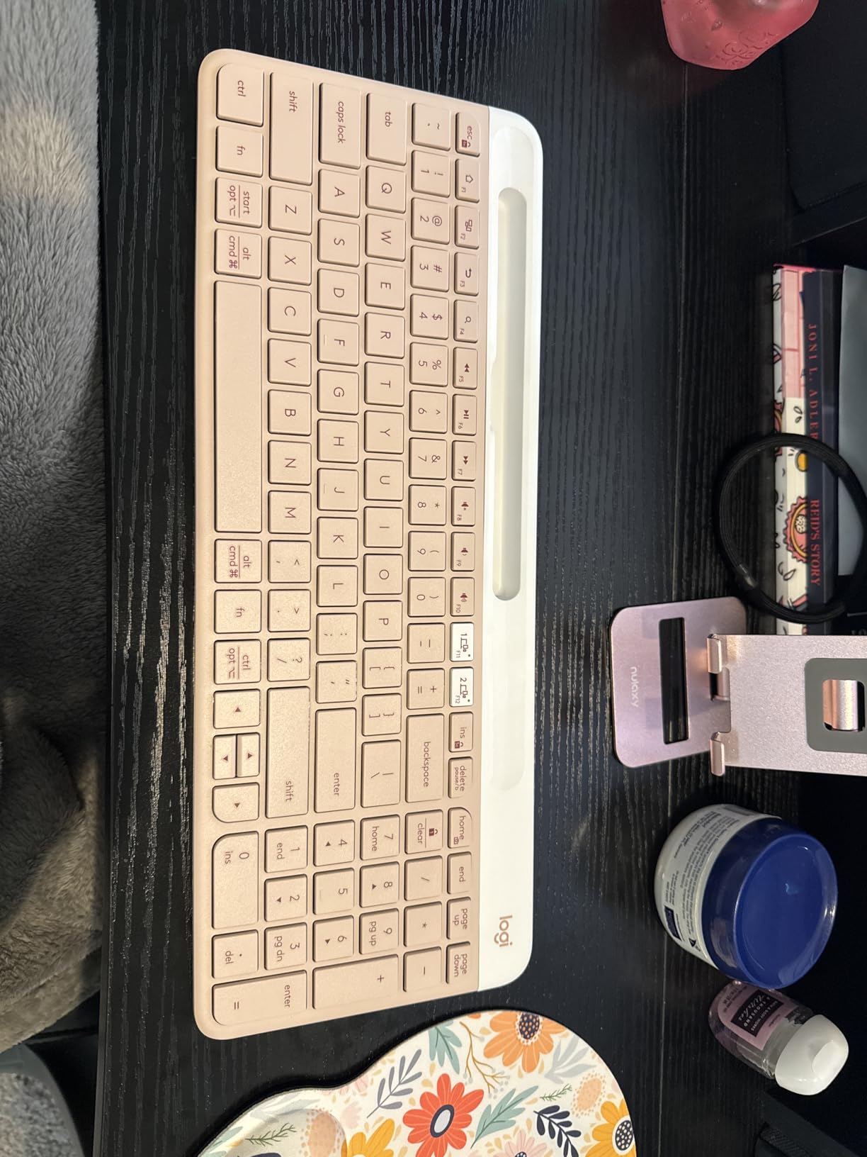 Logitech K585 Slim Wireless Keyboard with Built-in Phone Cradle - Graphite customer photo 2