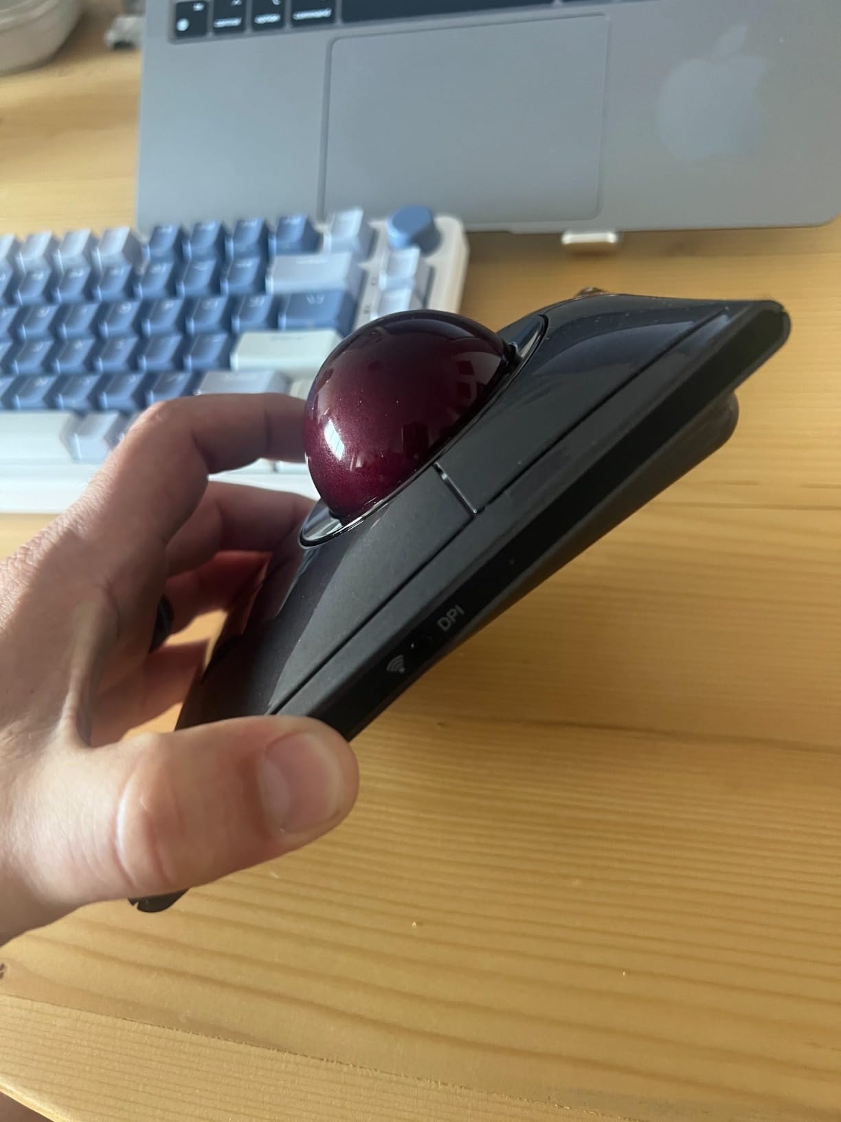 Kensington SlimBlade™ Pro Wireless Trackball, Rechargeable Battery, Bluetooth 2.4GHz Connection Options (K72080WW) customer photo 2