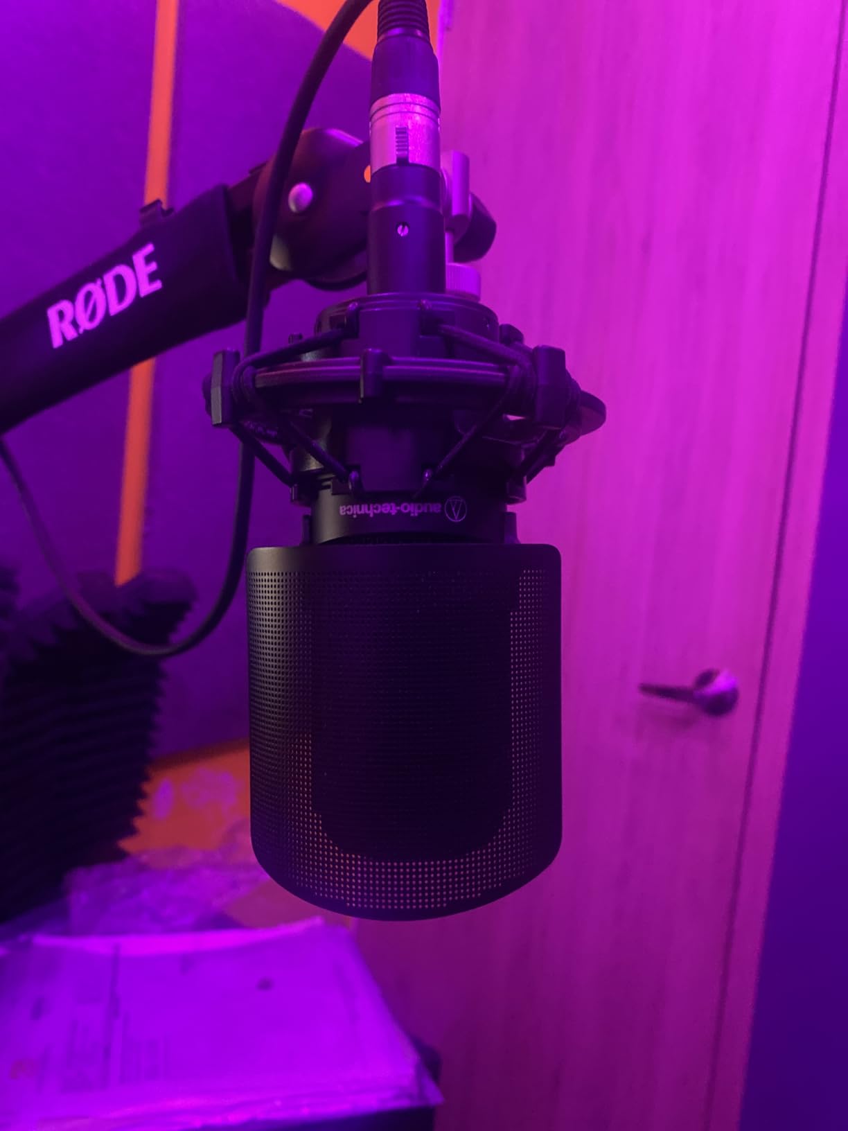 Audio-Technica AT8175 20 Series Exclusive Pop Filter Pop Guard Compatible Models: AT2020USB-X, AT2020USB+, AT2020, AT2020GM, AT2035, AT2050 customer photo 1