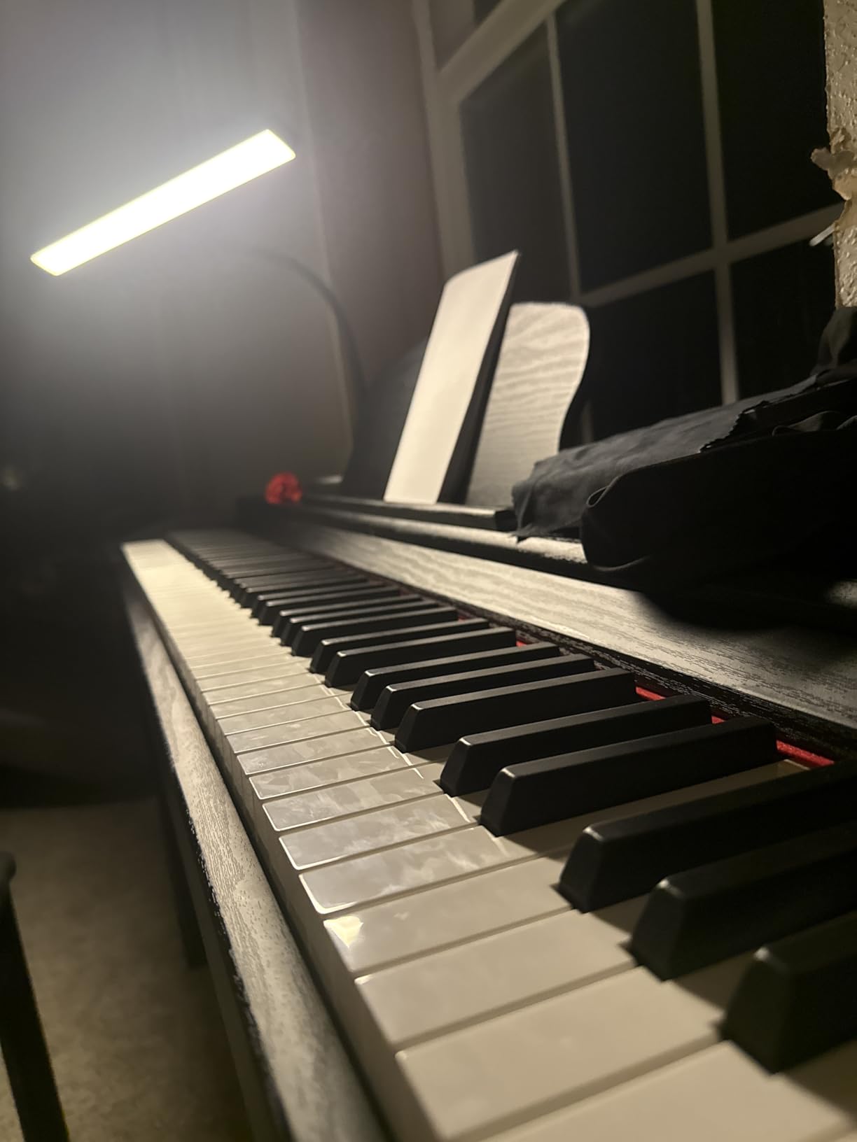 AODSK Weighted keyboard 88-Key Digital Piano with Speakers, Stand & Pedals | Includes Beginner Course, Headphones Jack, Music Stand. Perfect for Student, Home, Daily Practice, Recital, Gift customer photo 1