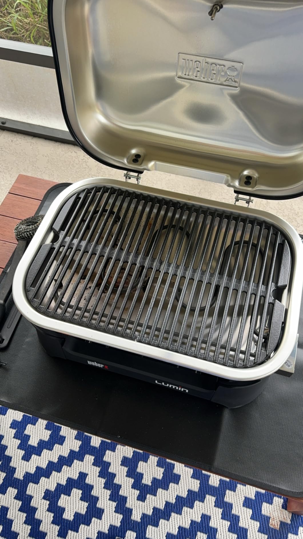 Weber Lumin Compact Portable Grill, Electric Grill, Outdoor Grill, Black | Lightweight BBQ Grill, Great for Small Spaces Such as City Patios and Balconies, Portable and Convenient, Camping Grill customer photo 2