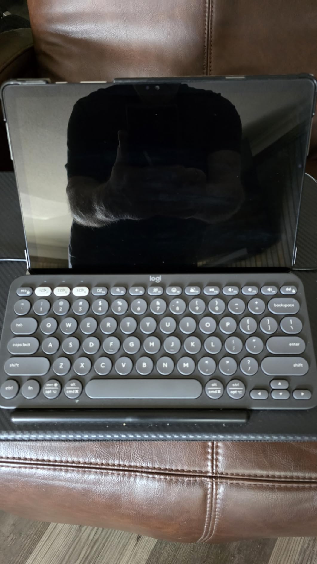 Logitech Pebble Keys 2 K380s Wireless Bluetooth Keyboard - Tonal Graphite customer photo 1