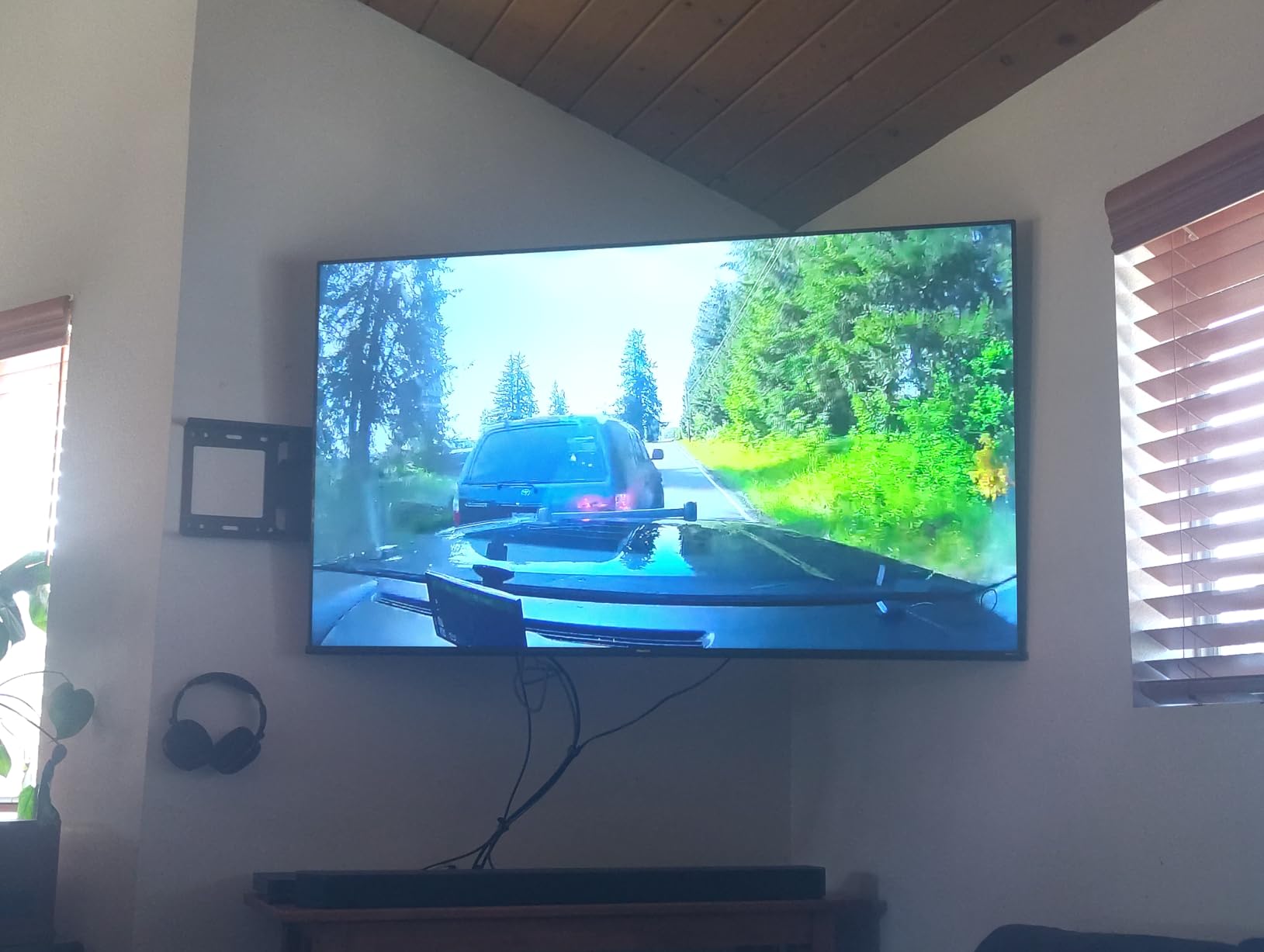 BONTEC Corner TV Wall Mount with Extra Long 40.9