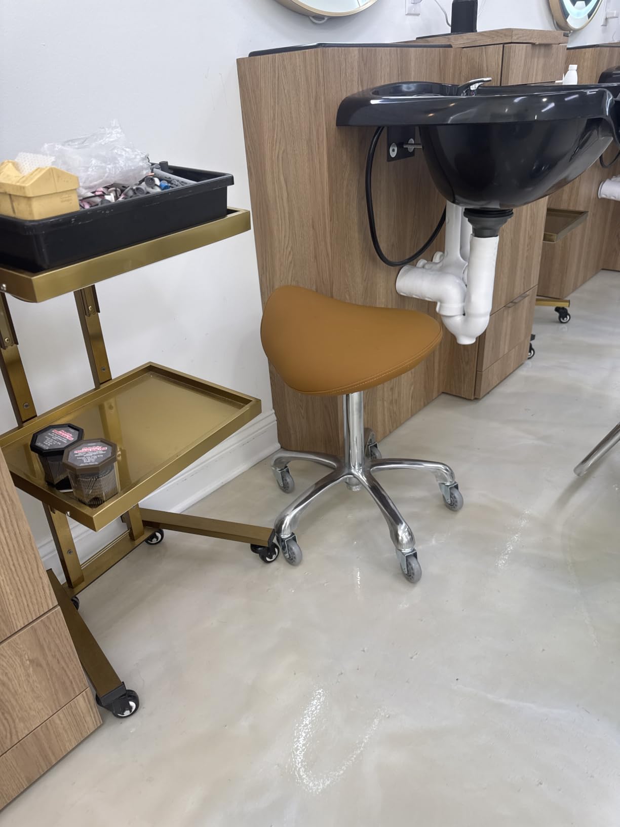 Professional Saddle Stool with Wheels Ergonomic Swivel Rolling Height Adjustable for Clinic Dentist Beauty Salon Tattoo Home Office (Green) customer photo 1