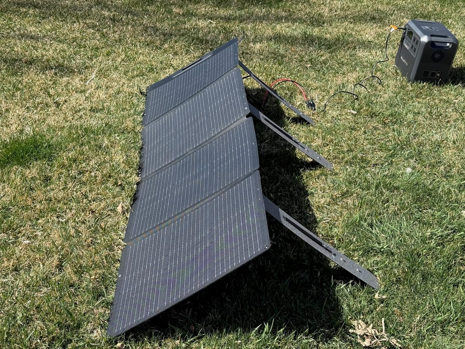 BLUETTI AC180 Solar Generator with 200W Solar Panel Included, 1152Wh 1800W | LFP Battery w/ 4 1800W (2700W Peak) AC Outlets, 0-80% in 45Min, Portable Power Station for Camping, Off-grid, Power Outage customer photo 1
