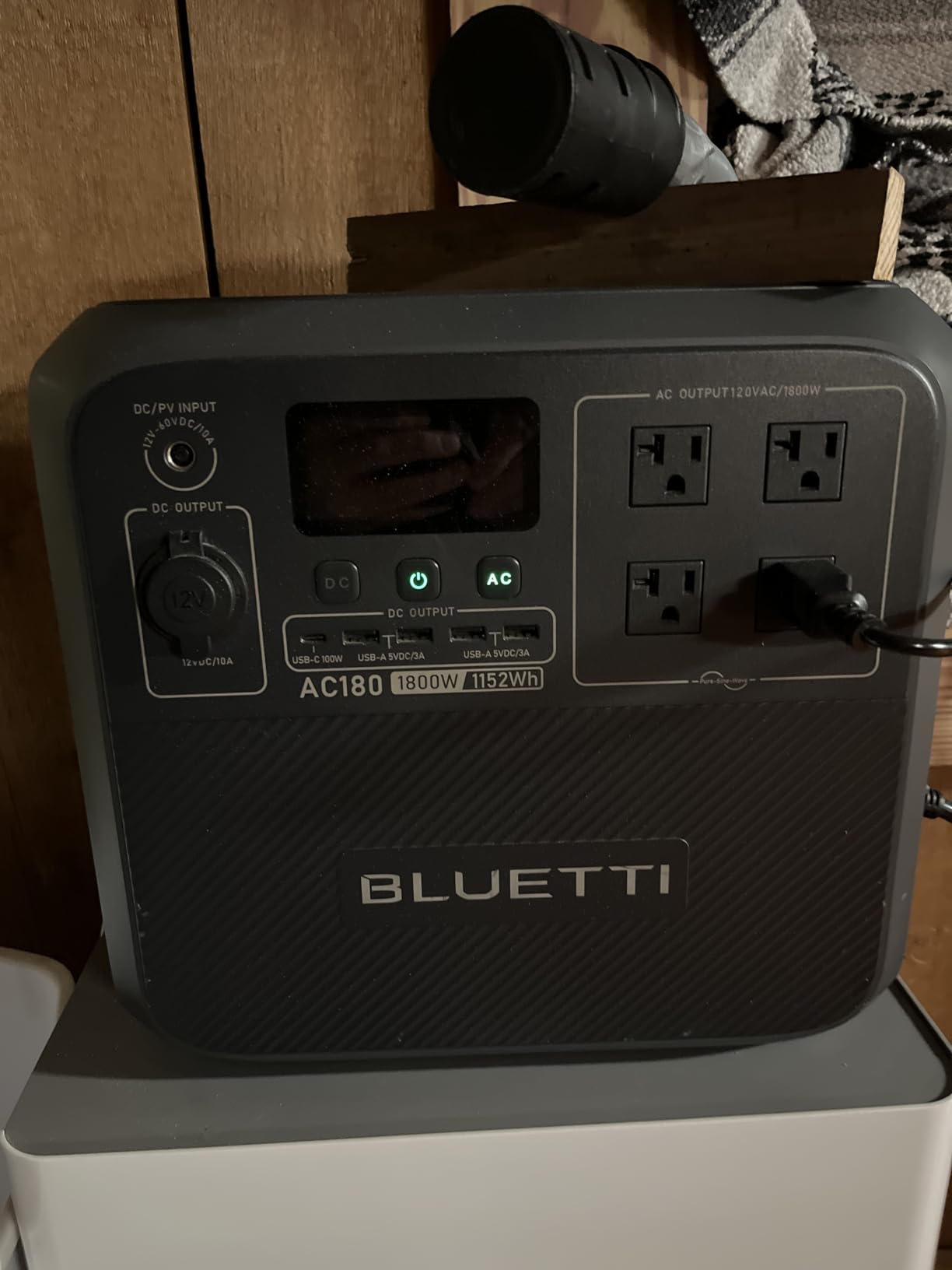 BLUETTI AC180 Solar Generator with 200W Solar Panel Included, 1152Wh 1800W | LFP Battery w/ 4 1800W (2700W Peak) AC Outlets, 0-80% in 45Min, Portable Power Station for Camping, Off-grid, Power Outage customer photo 2