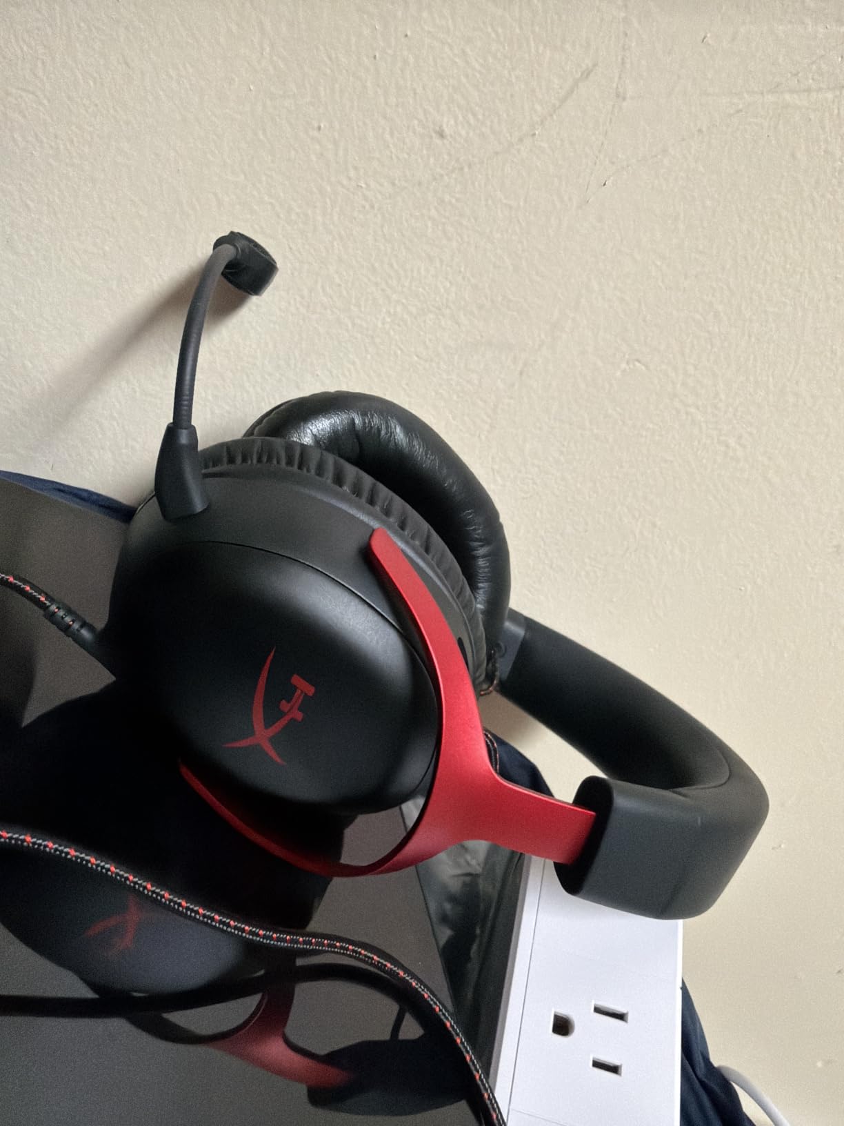 HyperX Cloud III - Wired Gaming Headset, PC, PS5, Xbox Series X|S, Angled 53mm Drivers, Spatial Audio, Memory Foam, Durable Frame, Ultra-Clear 10mm Mic, USB-C, USB-A, 3.5mm - Black customer photo 1