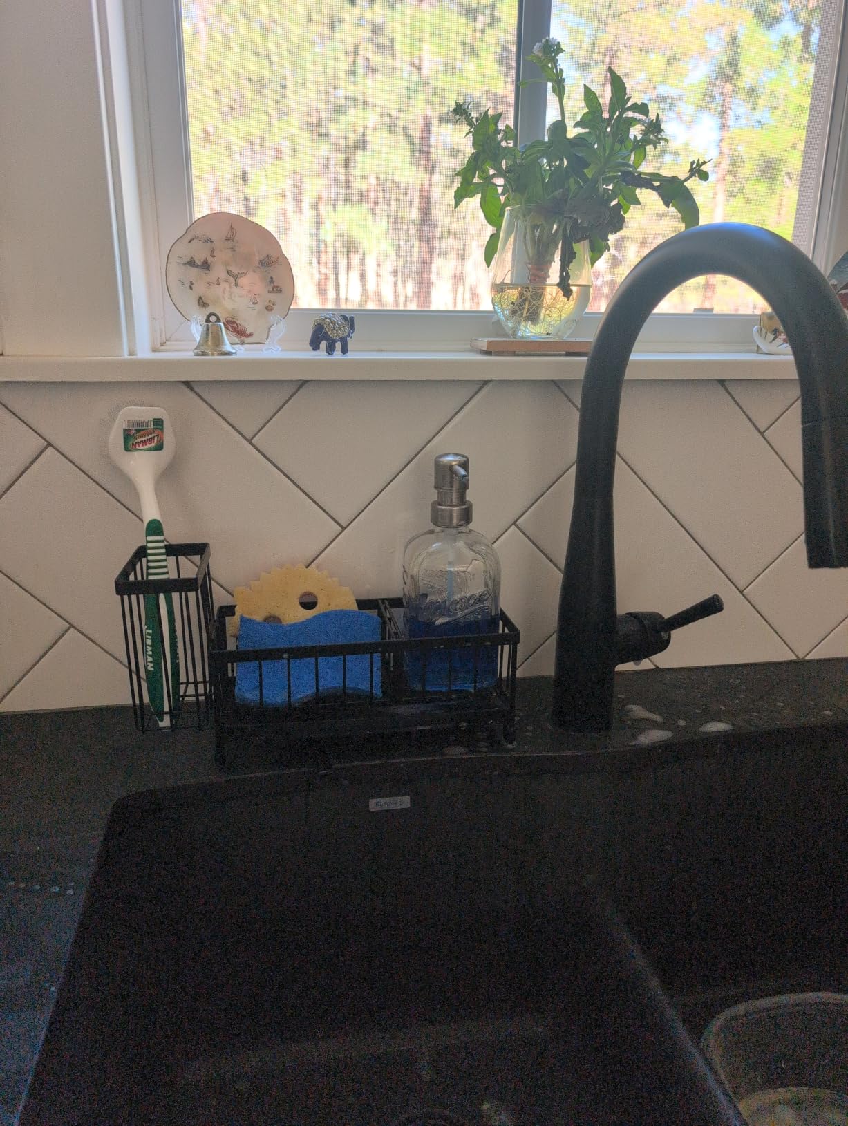 Cisily Sponge Holder for Kitchen Sink, Sink Organizer with Brush Holder, Kitchen Countertop Organizers and Storage Essentials, Rustproof 304 Stainless Steel (Black) customer photo 1