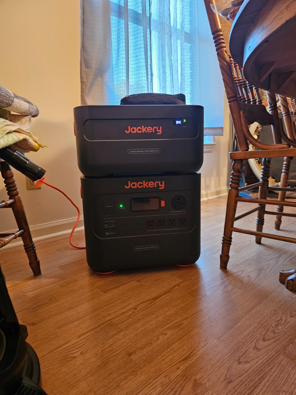 Jackery Explorer 2000 Plus and Extra Battery & 2x200W Solar Panels, 4085Wh, 3000W Output | LiFePO4, 10-Year Lifespan, Expandable to 24kWh, UPS Home Backup, for Camping, RV, Emergency customer photo 2