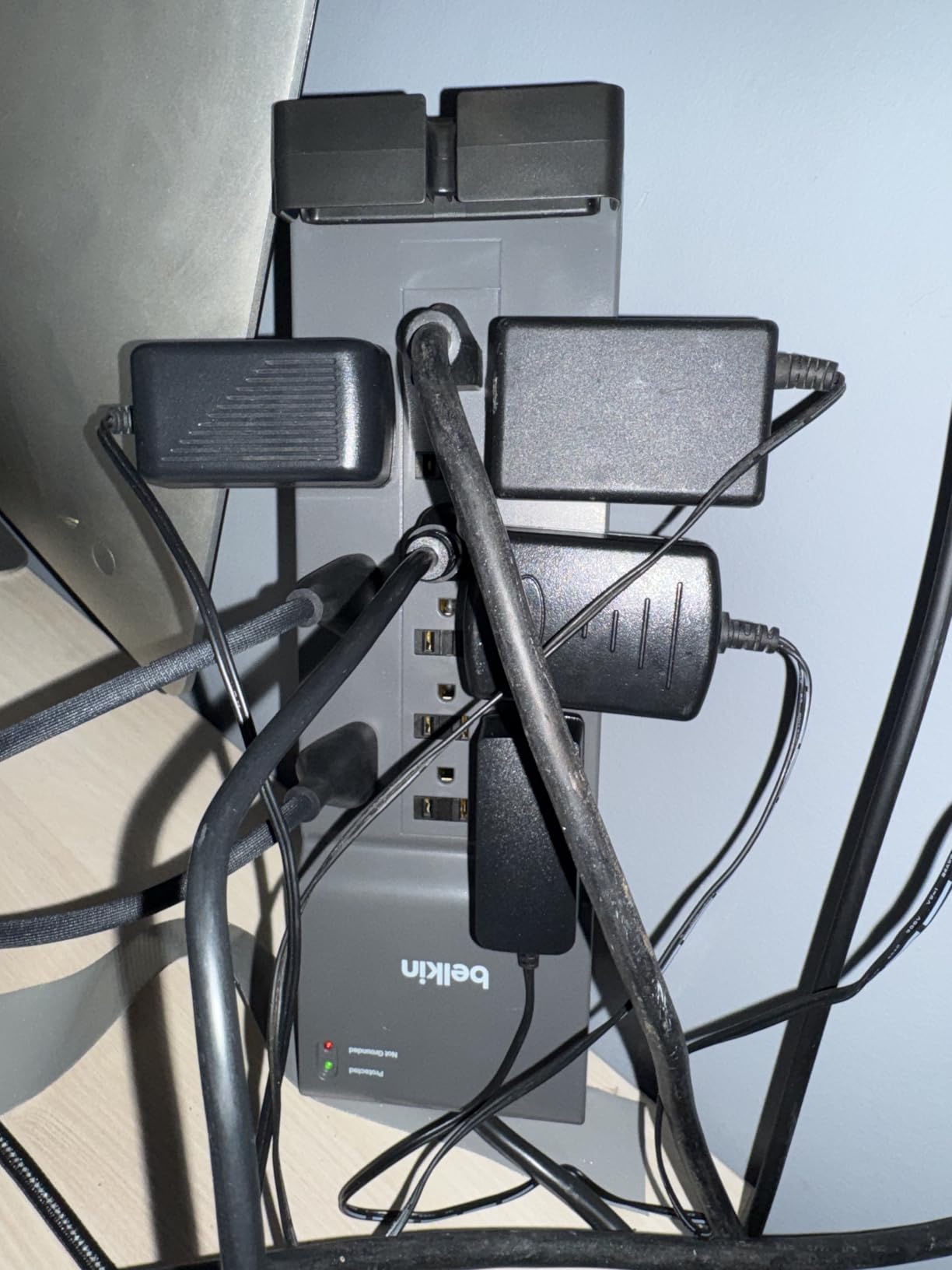 Belkin 12-Outlet Surge Protector Power Strip w/ 12 AC Outlets & 8ft Flat Plug, UL-Listed Heavy-Duty Extension Cord for Home, Office, Travel, Computer, Laptop, Charger - 3,780 Joules of Protection customer photo 1