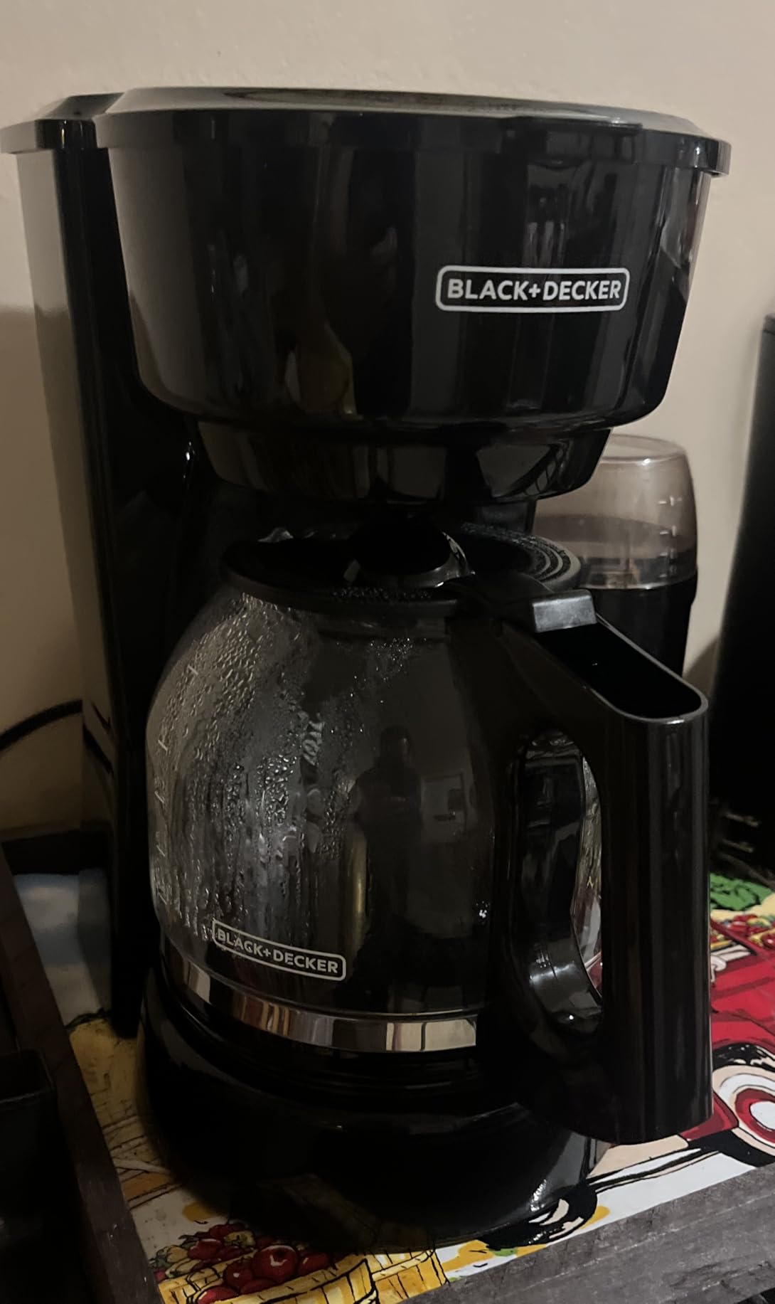 BLACK+DECKER 12-Cup Coffee Maker with Easy On/Off Switch, Easy Pour, Non-Drip Carafe with Removable Filter Basket, Vortex Technology, Black customer photo 1