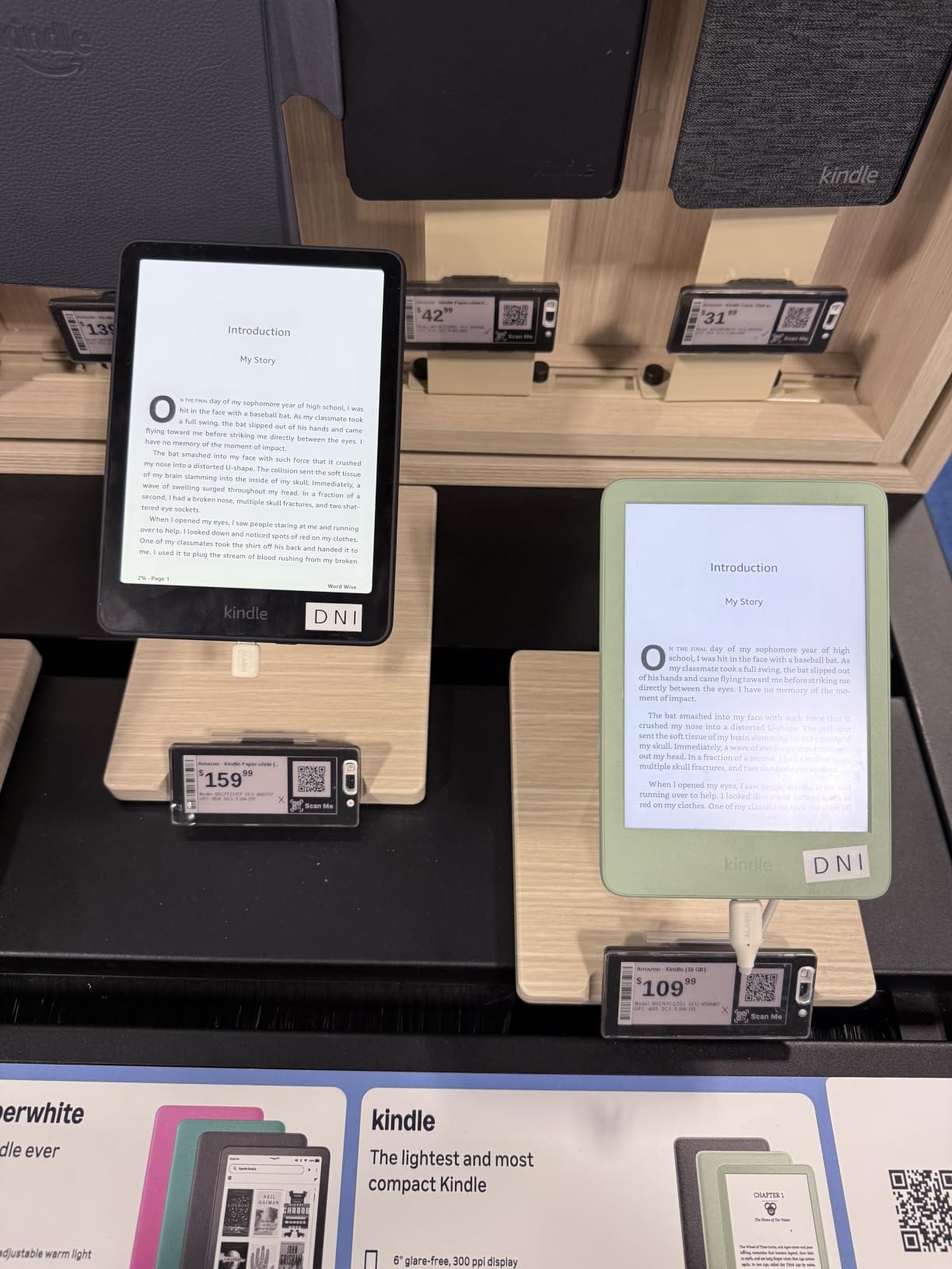 Amazon Kindle Paperwhite Signature Edition 32GB (newest model) - 20% faster with auto-adjusting front light, wireless charging, and weeks of battery life - Metallic Black customer photo 1