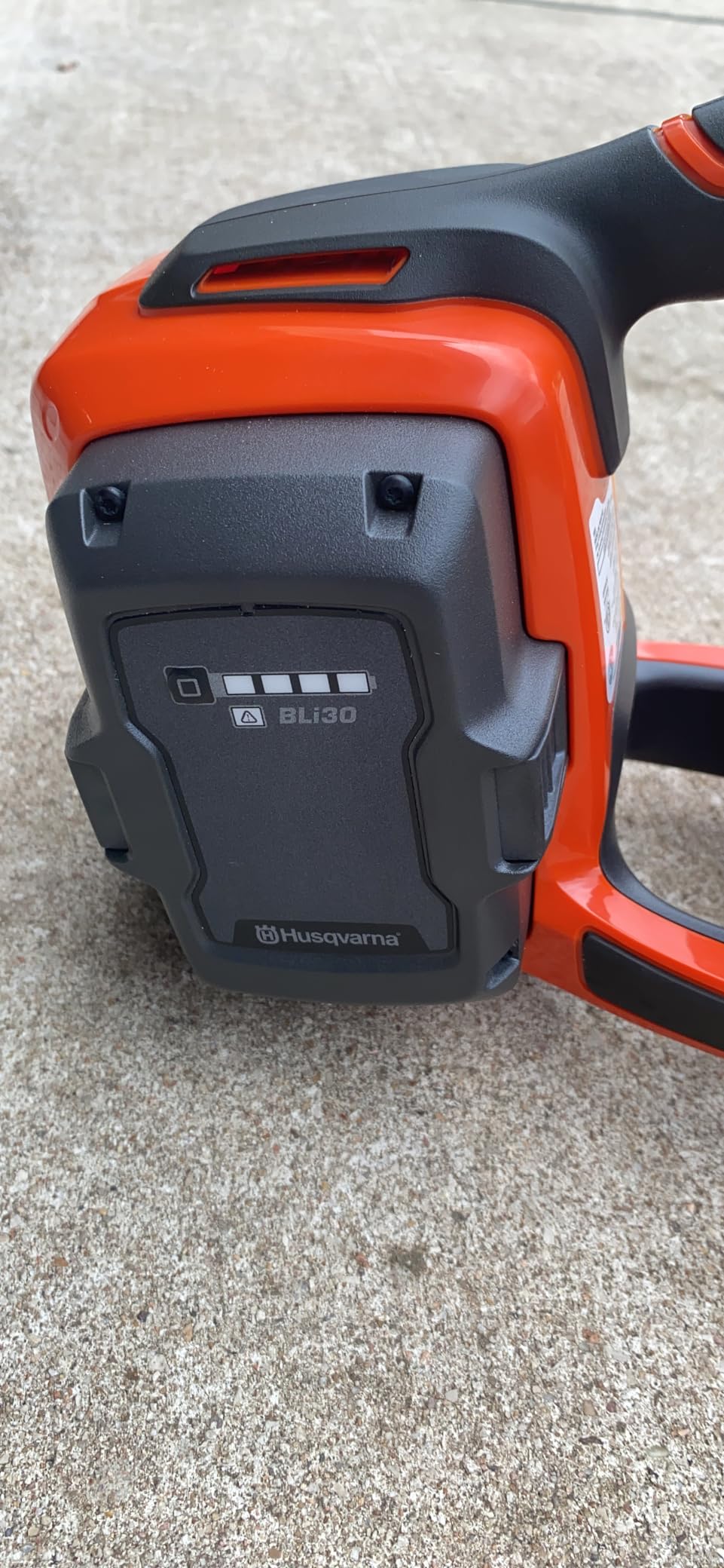 Husqvarna Leaf Blaster 350iB Battery Powered Cordless Leaf Blower, 200-MPH 800-CFM, Brushless Motor and Quiet Operation, 40V Lithium-Ion 7.5 Ah Battery and Charger Included, Gifts for Men, 970569904 customer photo 1