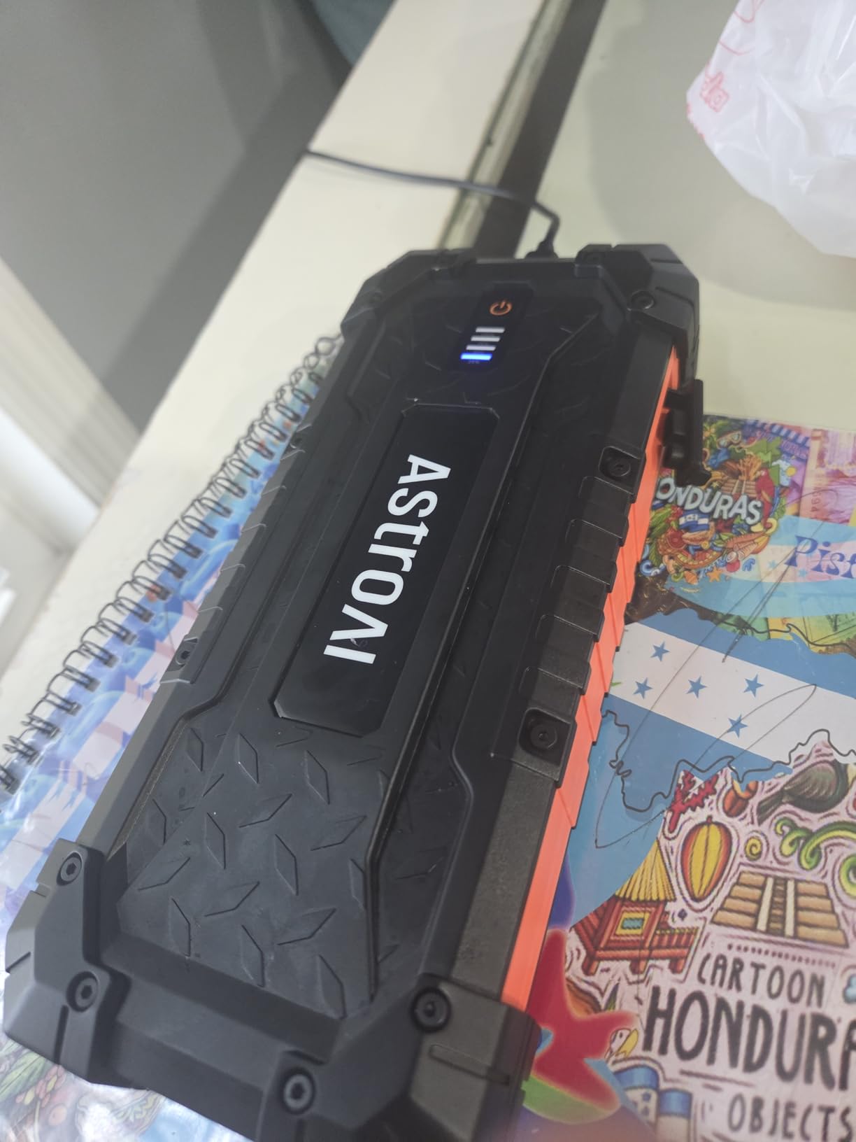 AstroAI S8 Ultra 12V 4000A Lithium Jump Starter Up to All Gas/12L Diesel customer photo 1