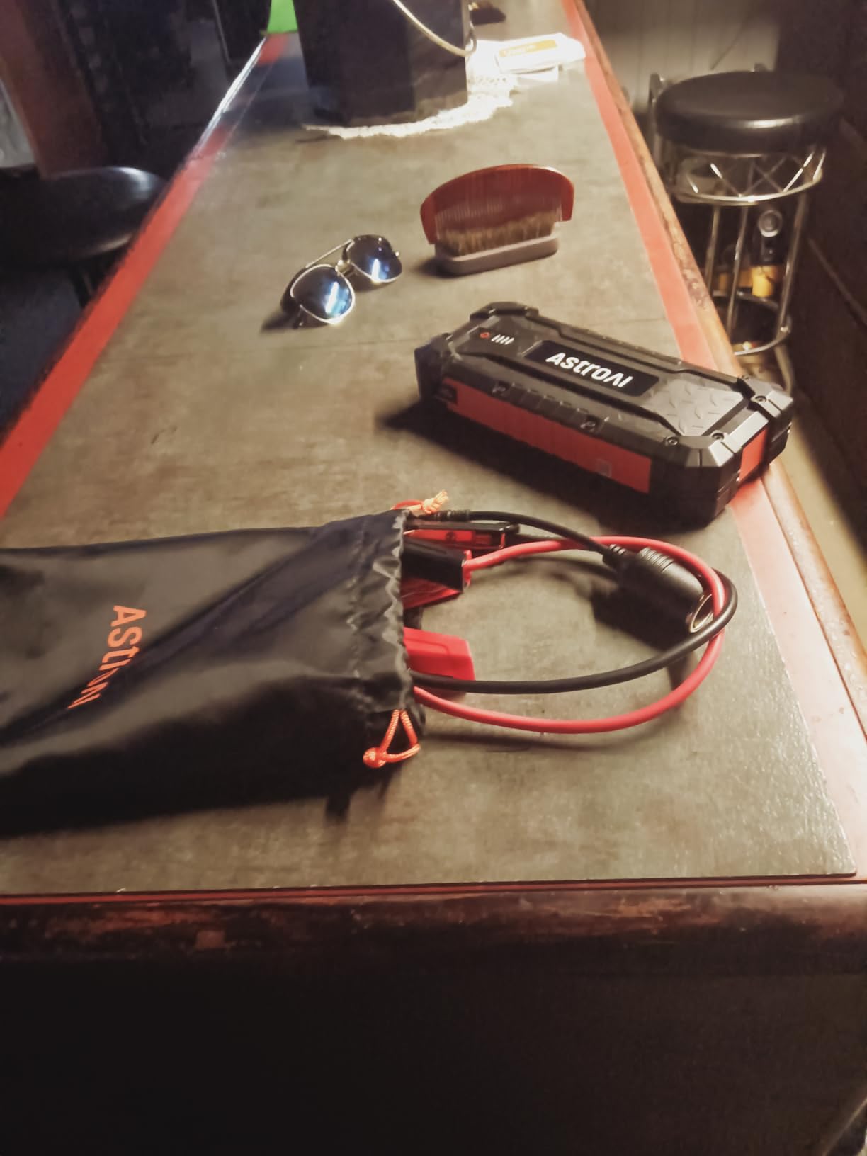 AstroAI S8 Ultra 12V 4000A Lithium Jump Starter Up to All Gas/12L Diesel customer photo 2