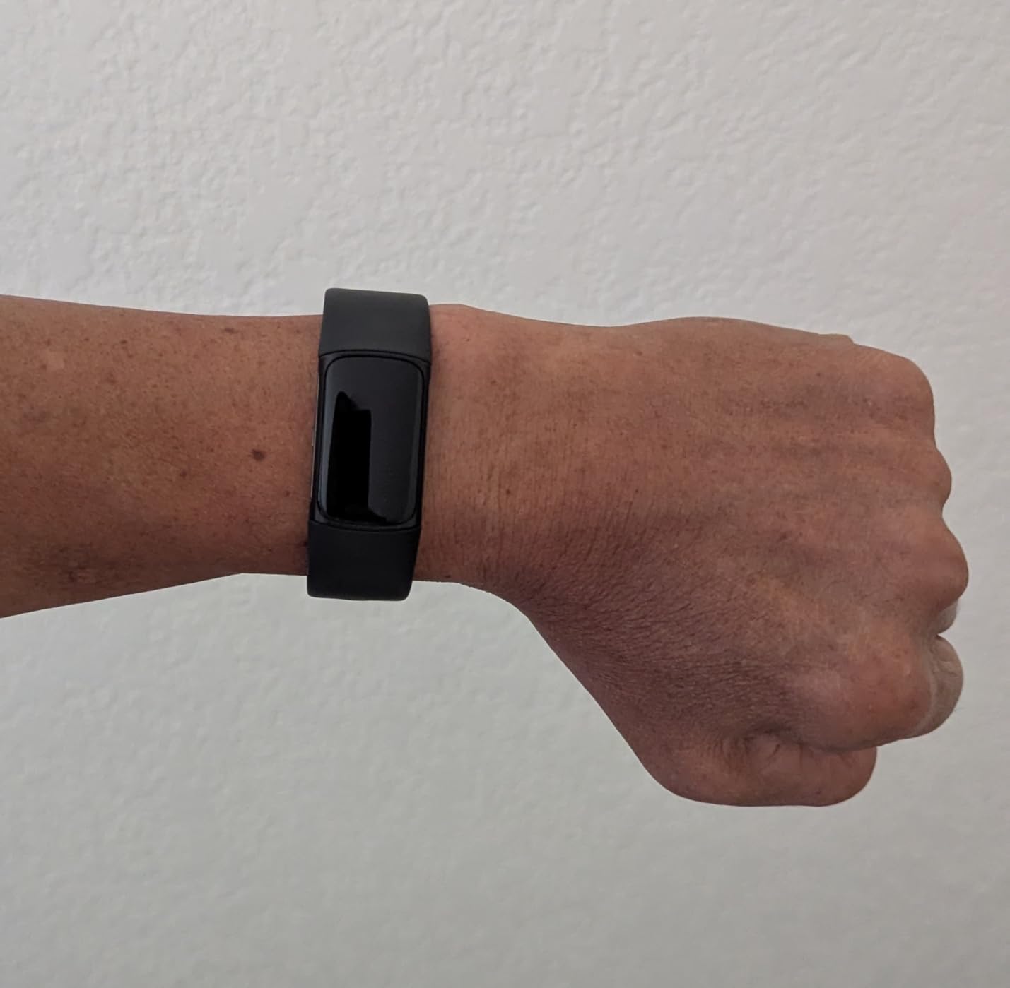 Google Fitbit Charge 6 - Fitness Tracker - Obsidian/Black | Google apps, heart rate on exercise equipment, 3-month Google Health Premium membership included, small and large bands customer photo 1