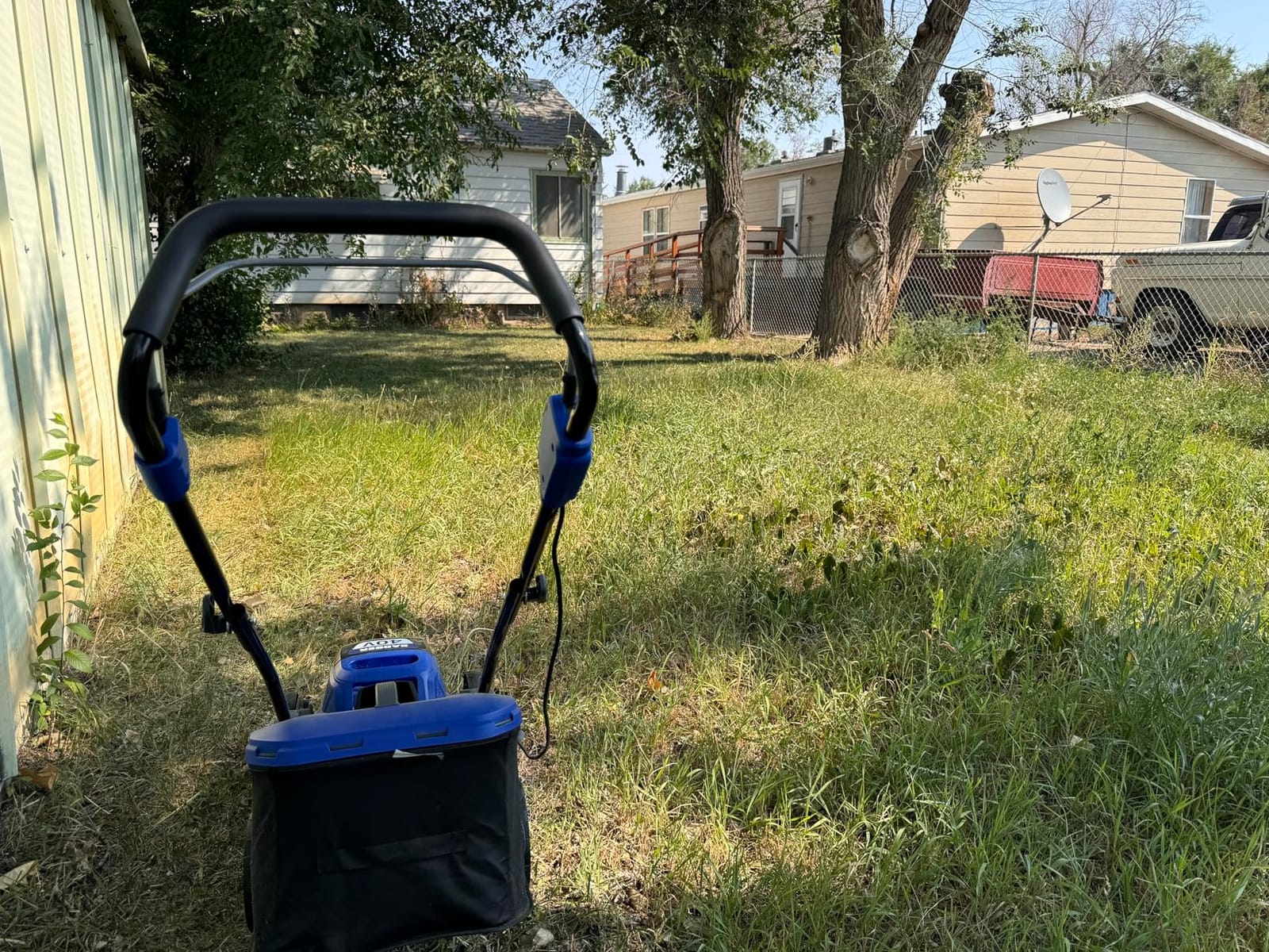 Wild Badger Power 40V 18-In Brushless Cordless Electric Lawn Mower | 18-in brushless push mower for small-to-medium lawns; 5 cut heights, 3-in-1 clipping modes, 40V 4.0Ah battery and charger. customer photo 2