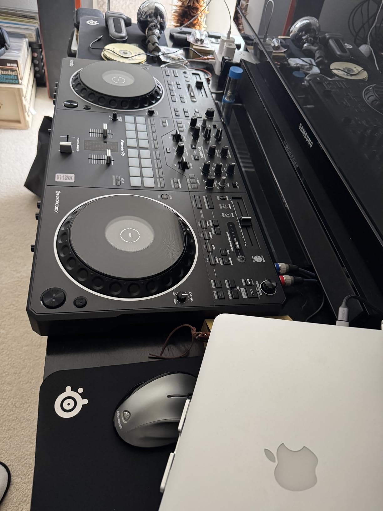 Pioneer DJ DDJ-REV5 2-Channel Scratch DJ Controller with On-Jog Display customer photo 1