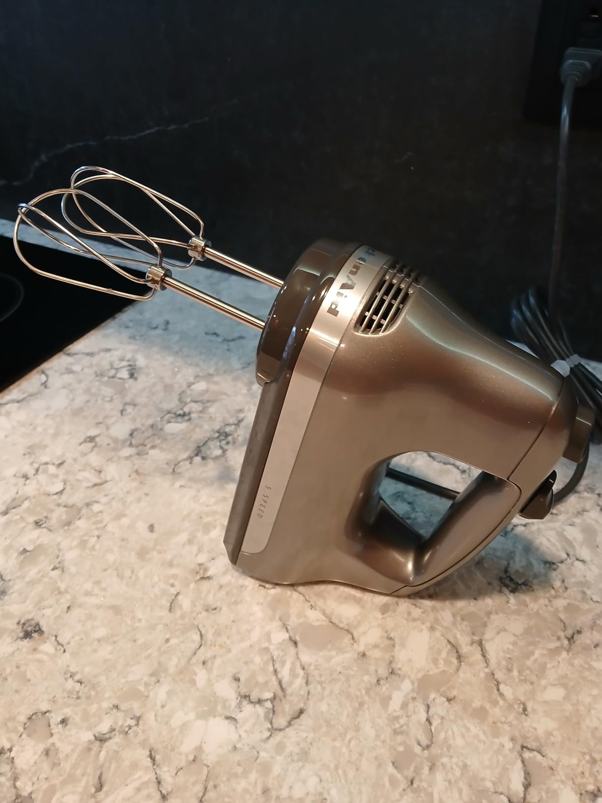 KitchenAid 5-Speed Ultra Power Hand Mixer, Stainless Steel/Plastic, White | 5 Speeds, Lockable swivel cord, Turbo Beaters, Easy release button, Dishwasher-safe beaters customer photo 1