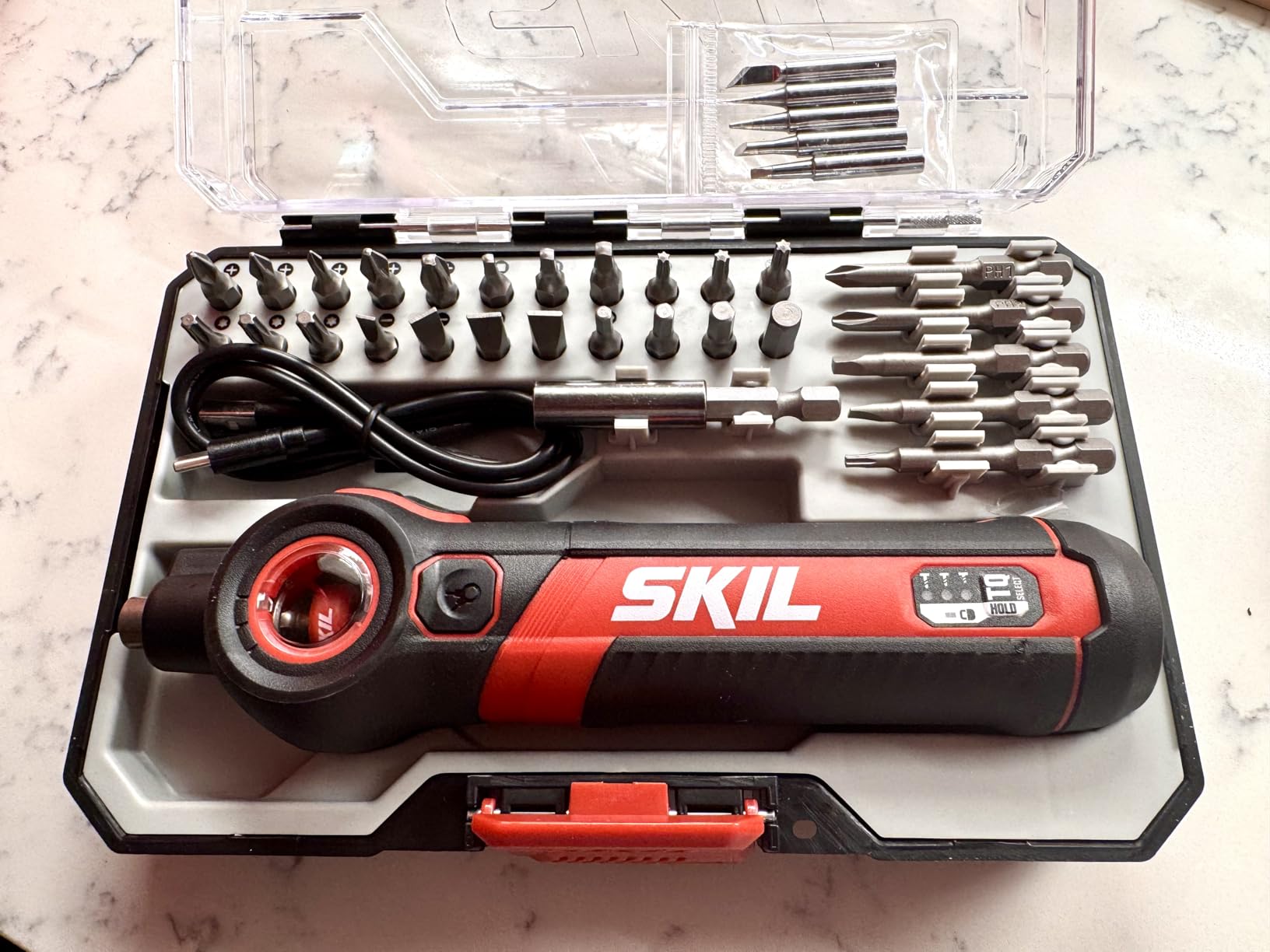 SKIL Twist 2.0 Rechargeable 4V Screwdriver with Pivoting Head, Torque Setting, USB-C Charging Cable, 28 PC Bit Set & Carrying Case - SD5619-02 customer photo 1