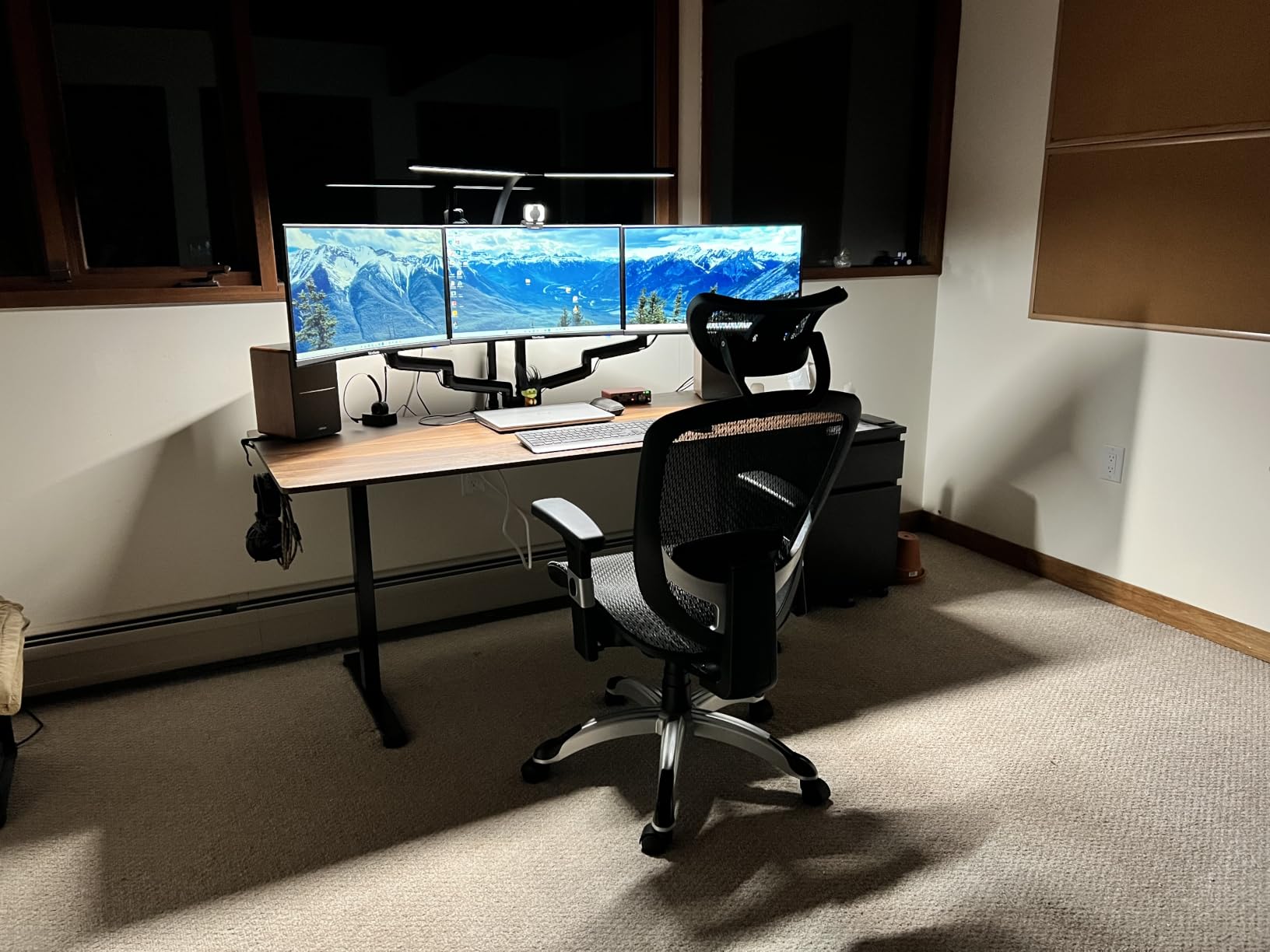 HUANUO Triple Monitor Mount for 13-27 inch Computer Screens, Gaming 3 Monitor Desk Mount with Arm Holds 19.8lbs, Triple Monitors Stand with Tilt, Swivel, Rotation, VESA 75x75, 100x100mm customer photo 2