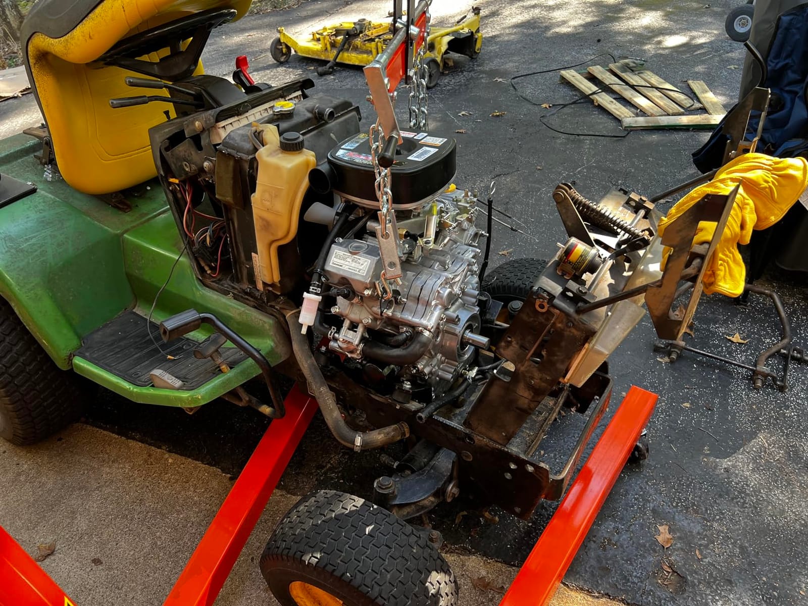 VEVOR Hydraulic Engine Hoist with Lever, 2 Ton/4400 LBS Heavy-Duty Cherry Picker Shop Crane, Foldable Engine Crane and Engine Hoist Leveler for Auto Repair, Motors, Weights Lifting, Loading customer photo 1