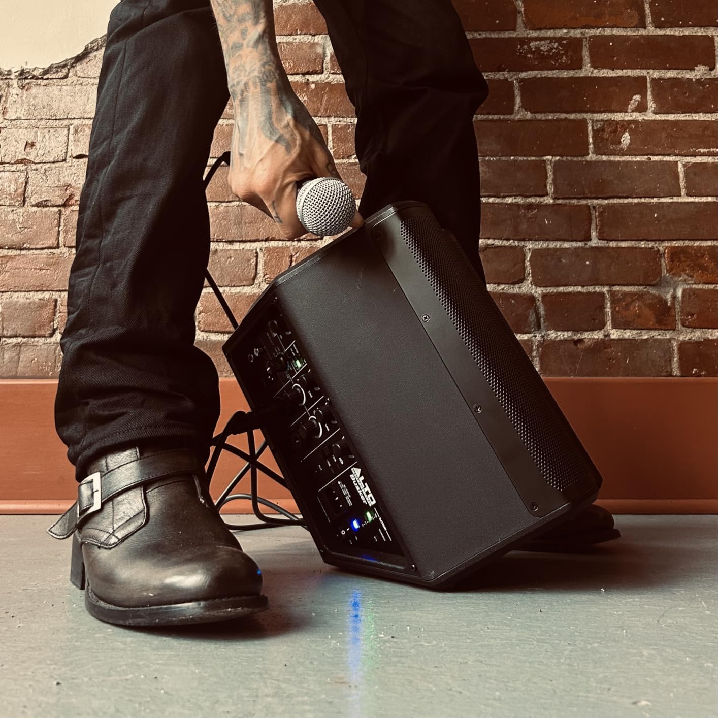 ALTO BUSKER 200W Portable PA Speaker System | Rechargeable Battery, Bluetooth, 3-Channel Mixer, Alesis FX, App Control, and USB Charging customer photo 1