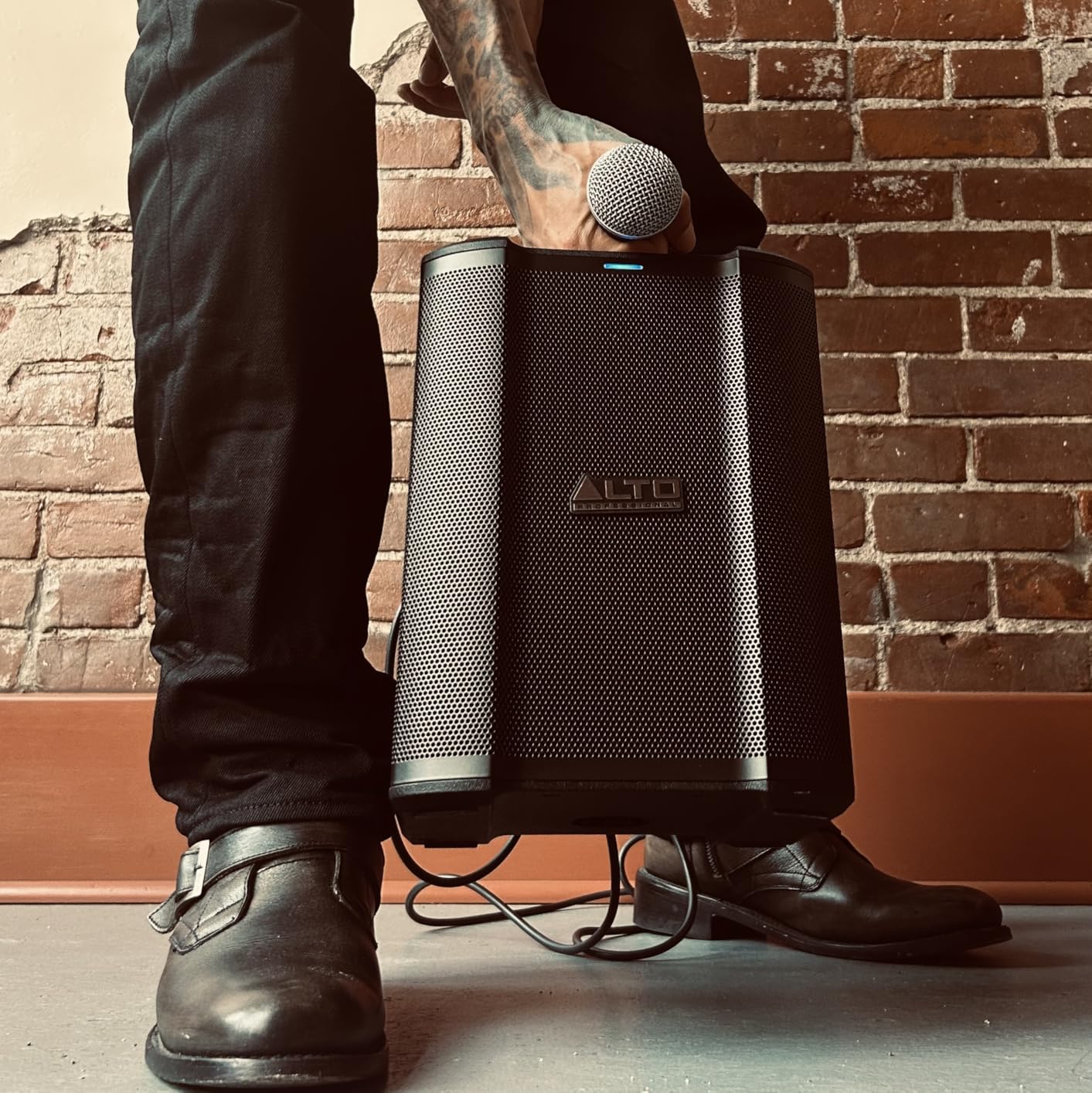 ALTO BUSKER 200W Portable PA Speaker System | Rechargeable Battery, Bluetooth, 3-Channel Mixer, Alesis FX, App Control, and USB Charging customer photo 2