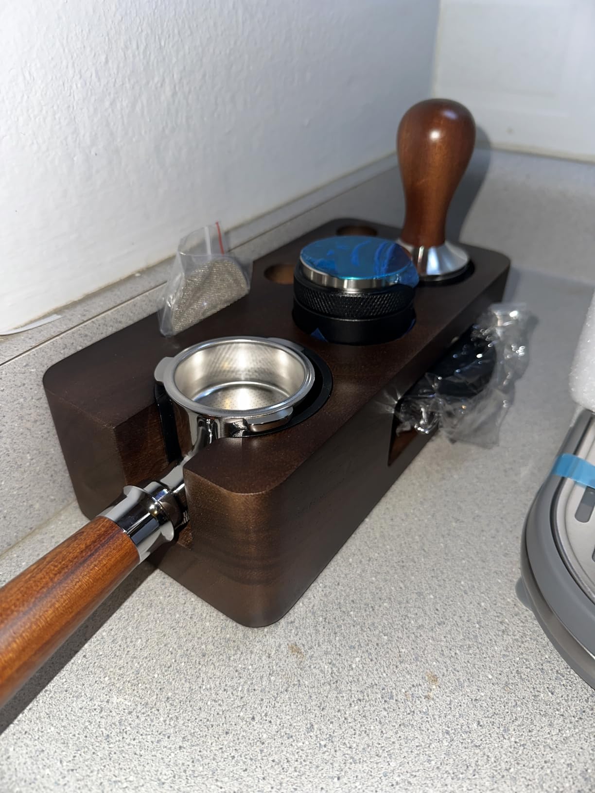 Espresso Tamping Station, Multifunctional Tamping Station, Non-slip Tamper Station, Espresso Station fit for storage 51-58mm Tamper Distributor Portafilter, Walnut Tamper Holder, Coffee Portafilter Holder customer photo 2