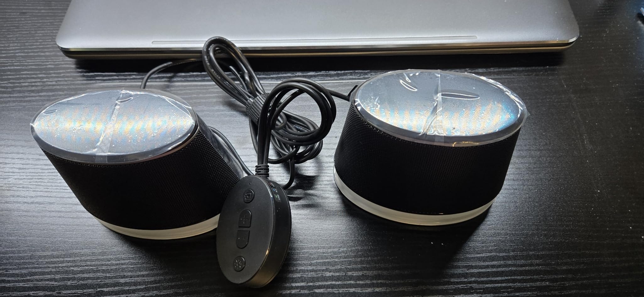 Amazon Basics Bluetooth Computer Speakers with USB 3.0, LED Blue Lighting, Volume Control, USB Powered, Set of 2 customer photo 1