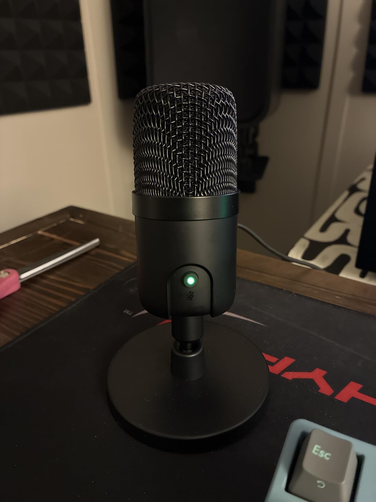 Amazon Basics Condenser Microphone for PC, Cardioid Pickup, USB Mic for Streaming, Recording, and Podcasting, 360 Adjustable Stand, Plug and Play, Black customer photo 1